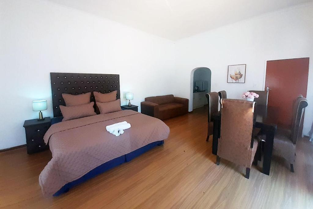 Studio Apartment - Photo 1