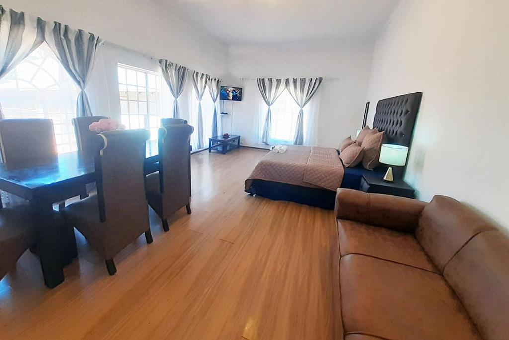 Studio Apartment - Photo 5