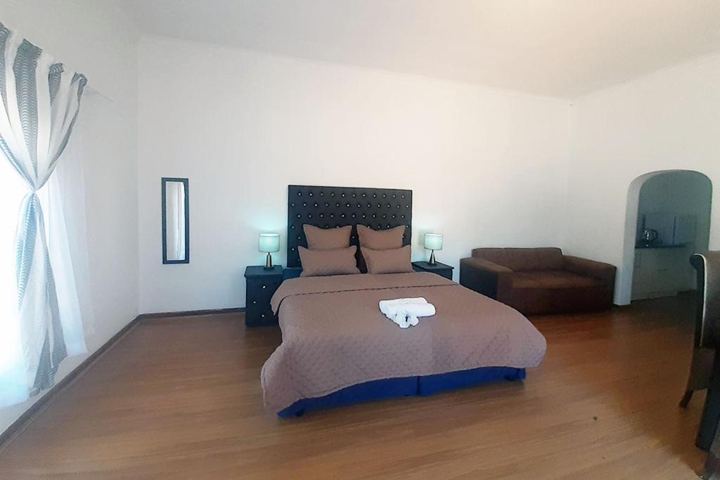 Studio Apartment - Photo 3