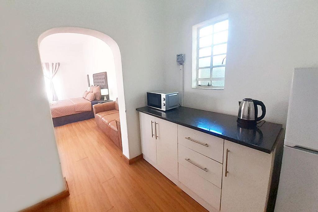 Studio Apartment - Photo 12