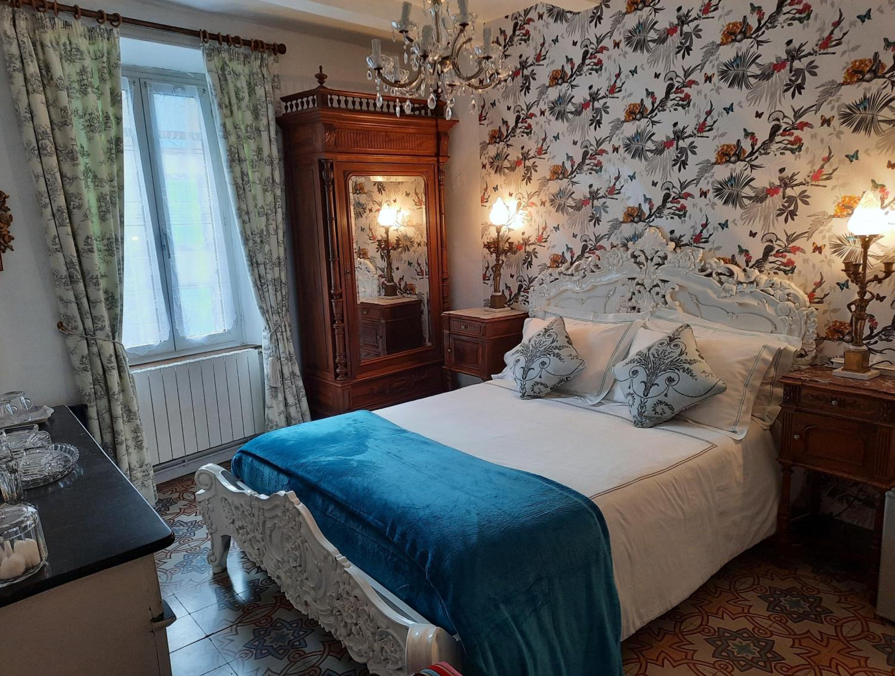 Deluxe King Suite - Photo 1