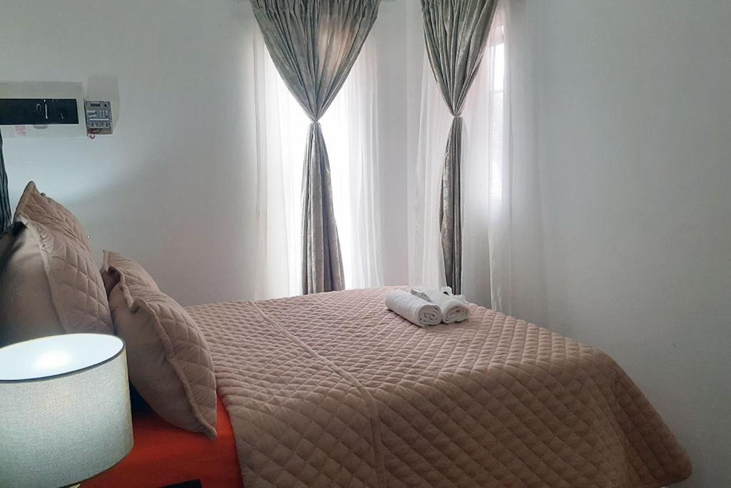 One-Bedroom Apartment - Photo 2