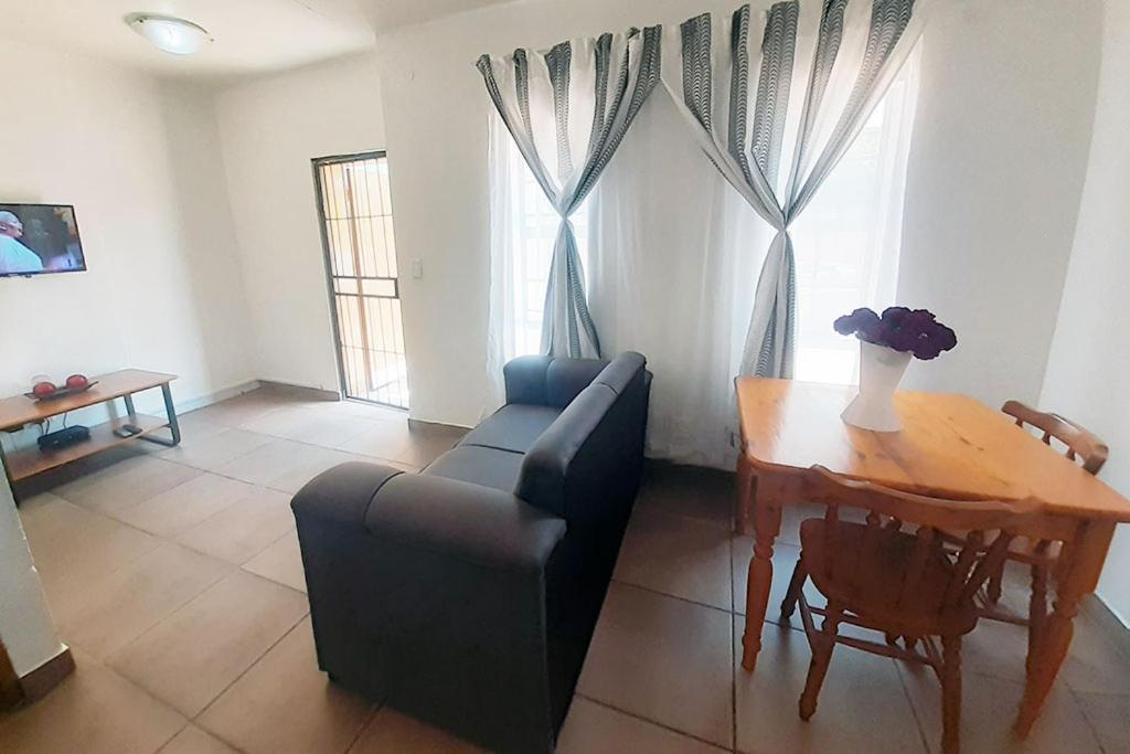 One-Bedroom Apartment - Photo 4