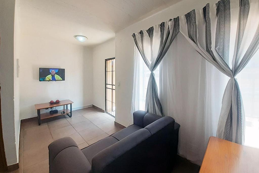 One-Bedroom Apartment - Photo 3