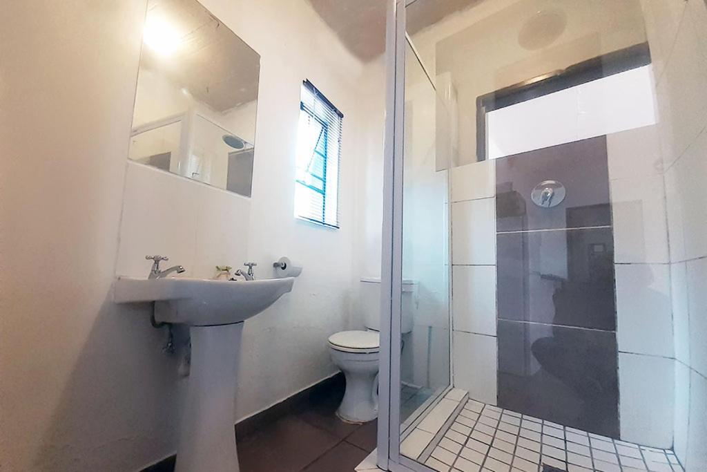 One-Bedroom Apartment - Photo 11
