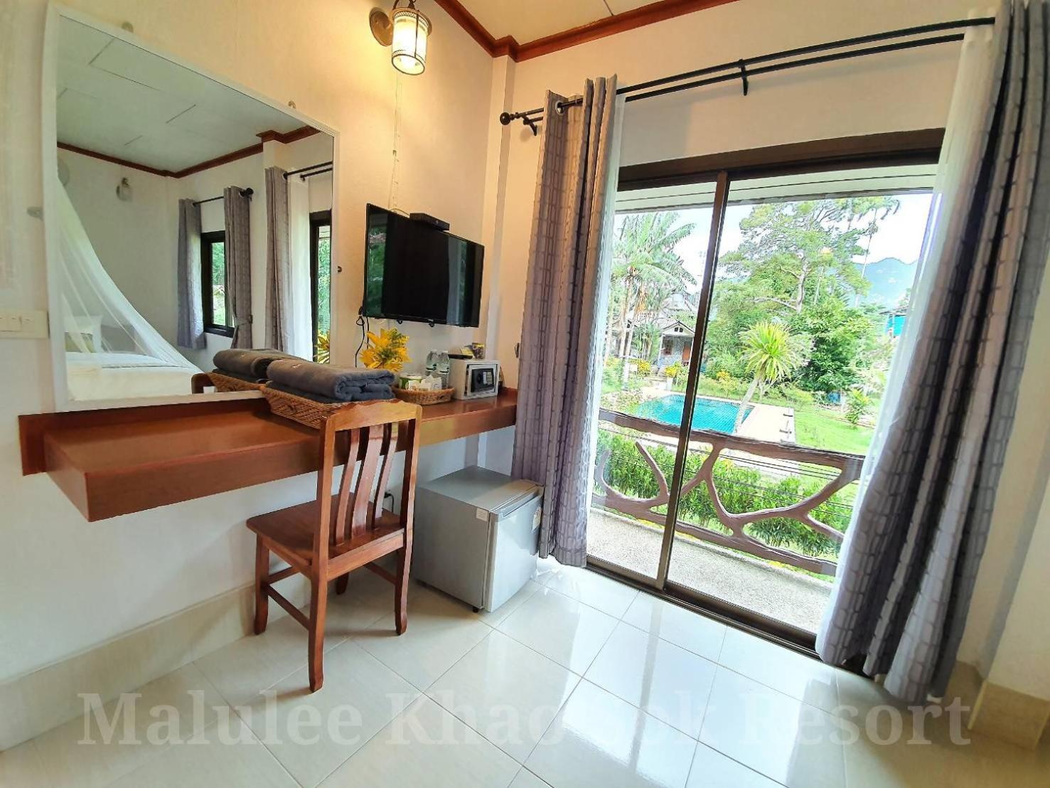 Bungalow - Water Front  - Photo 9
