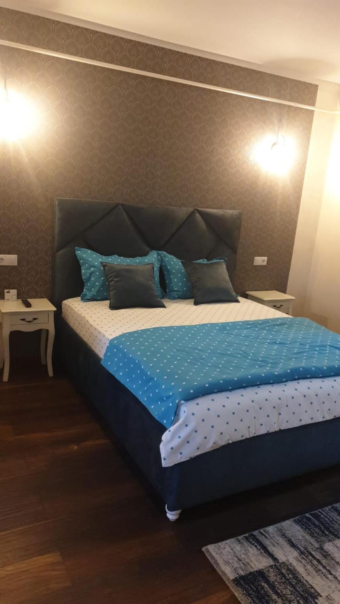 One-Bedroom Apartment - Photo 1