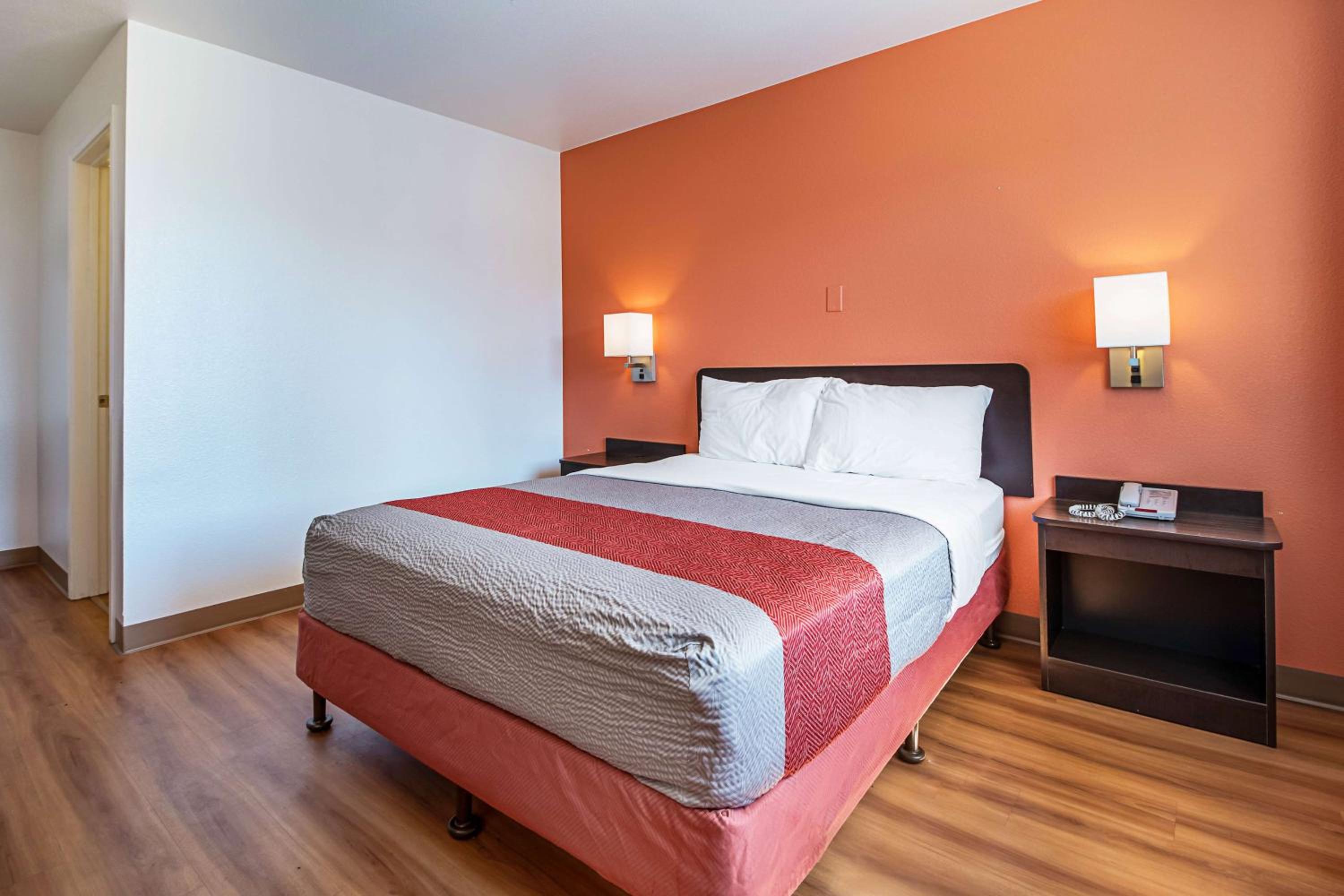 Double Room - Disability Access - Roll In Shower