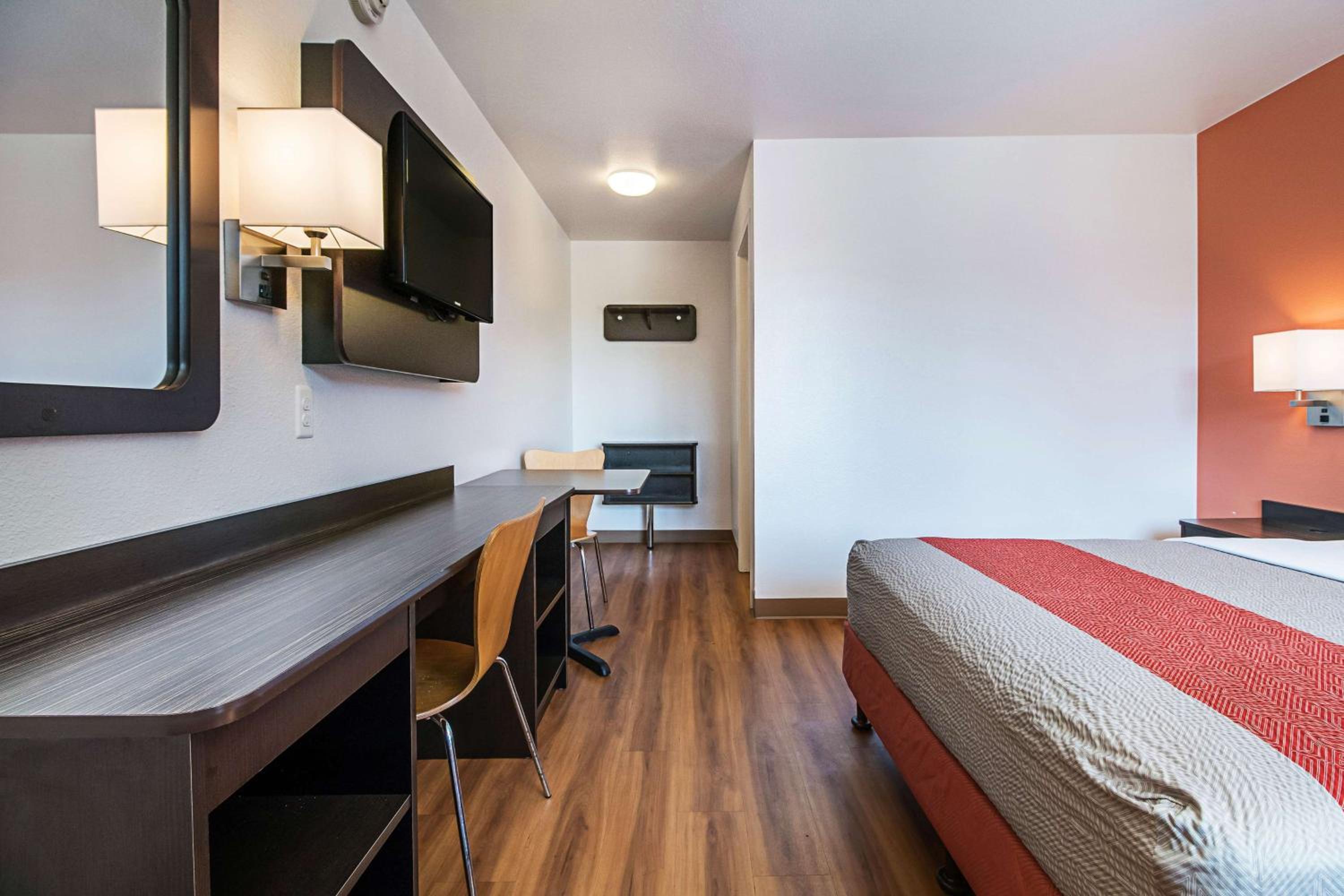 Double Room - Disability Access photo 3