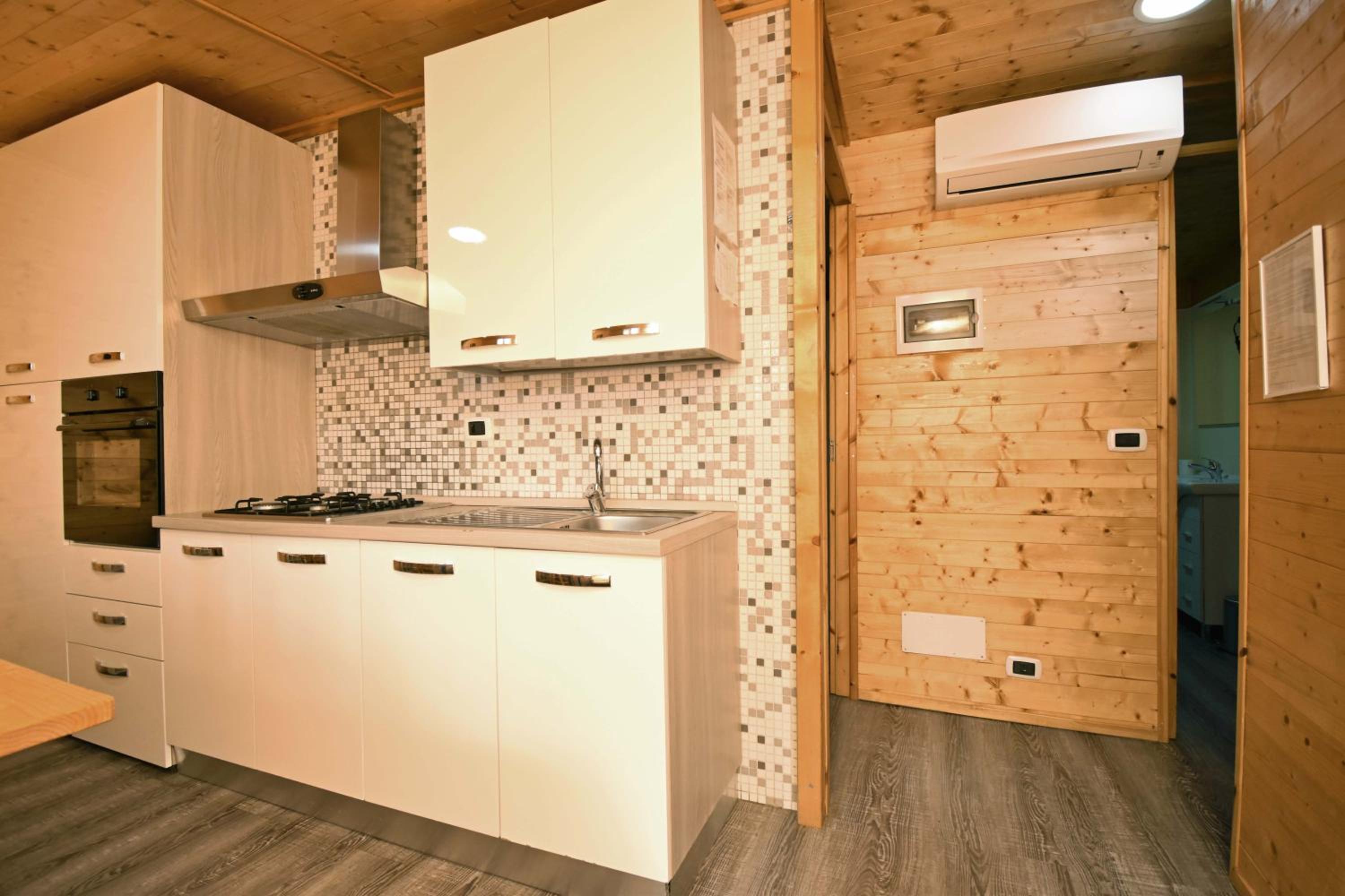 Mobile Home photo 3