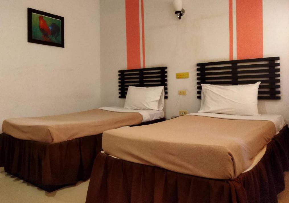 Twin Room with Private Bathroom - Photo 2