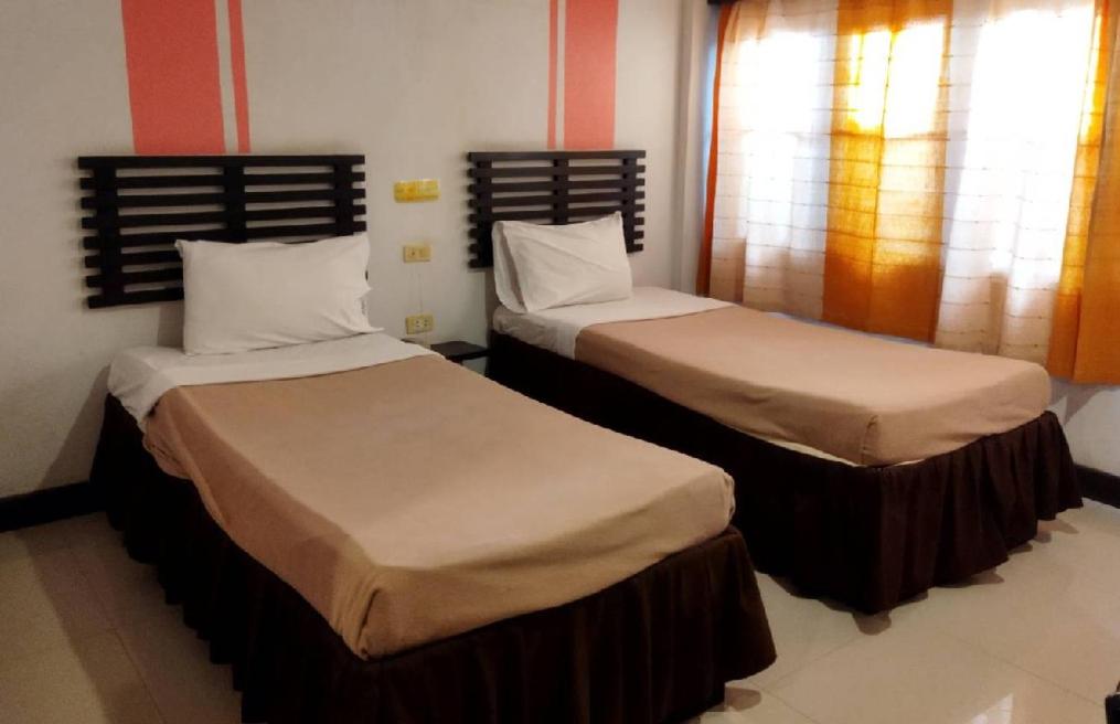 Twin Room with Private Bathroom - Photo 5