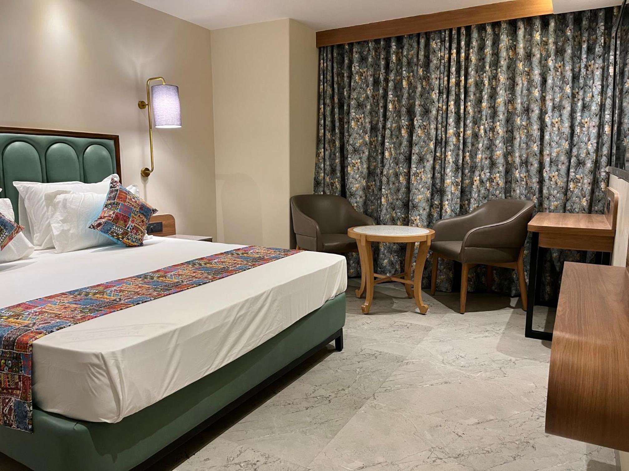 Deluxe Room - Photo 24
