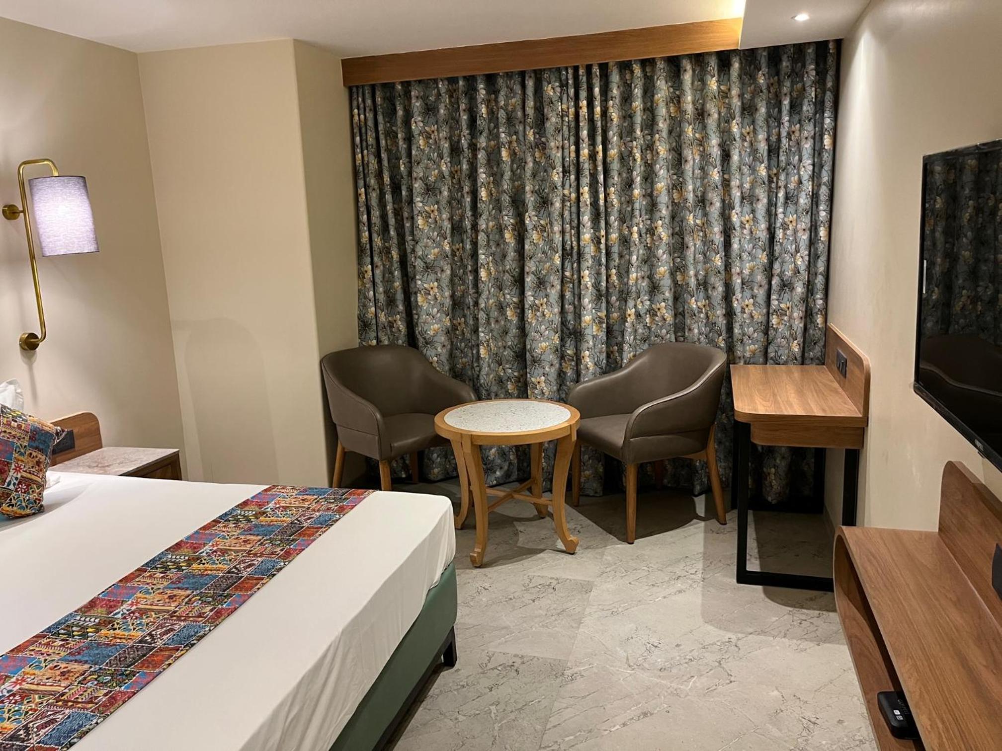 Deluxe Room - Photo 3