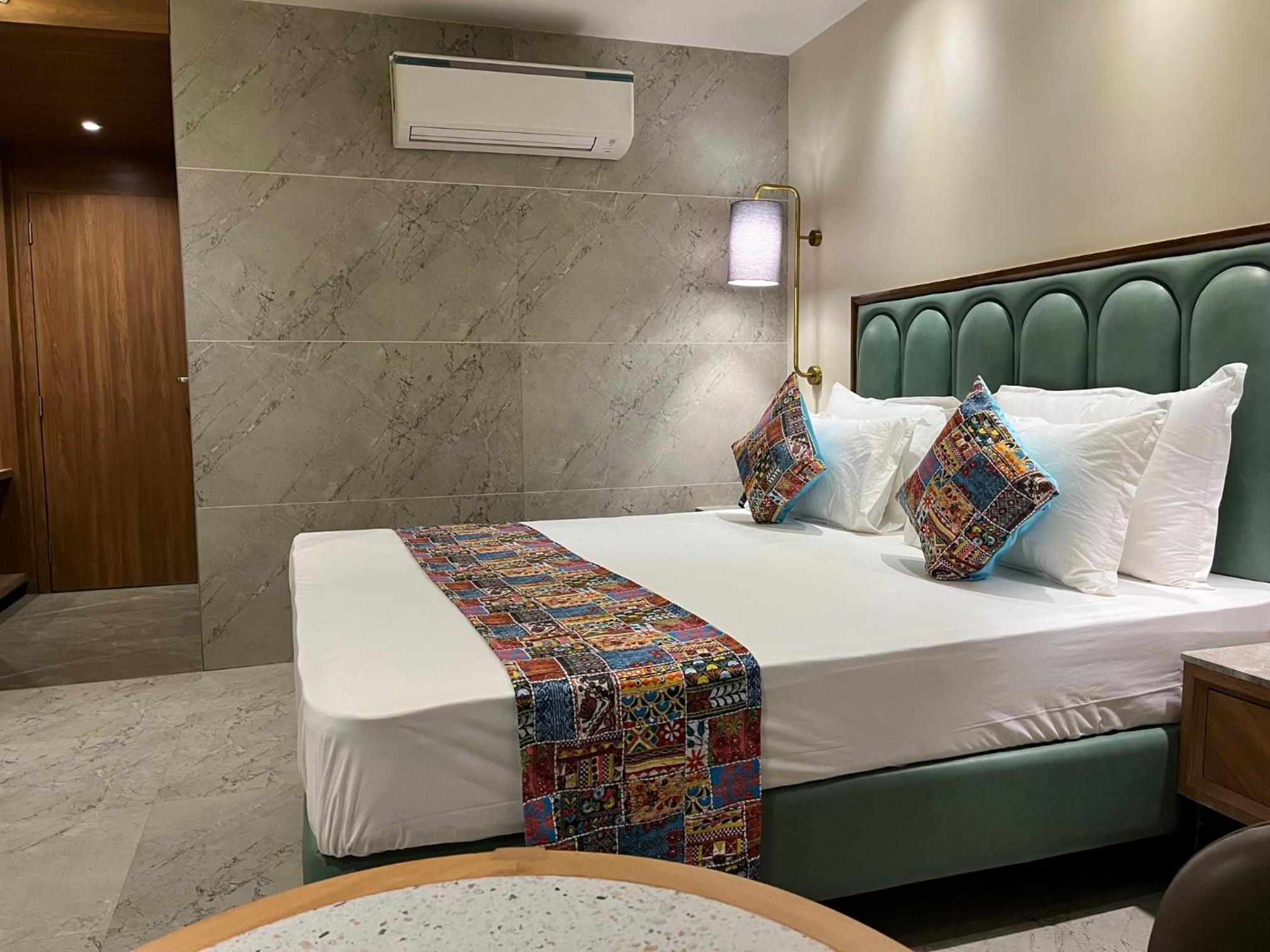 Deluxe Room - Photo 6