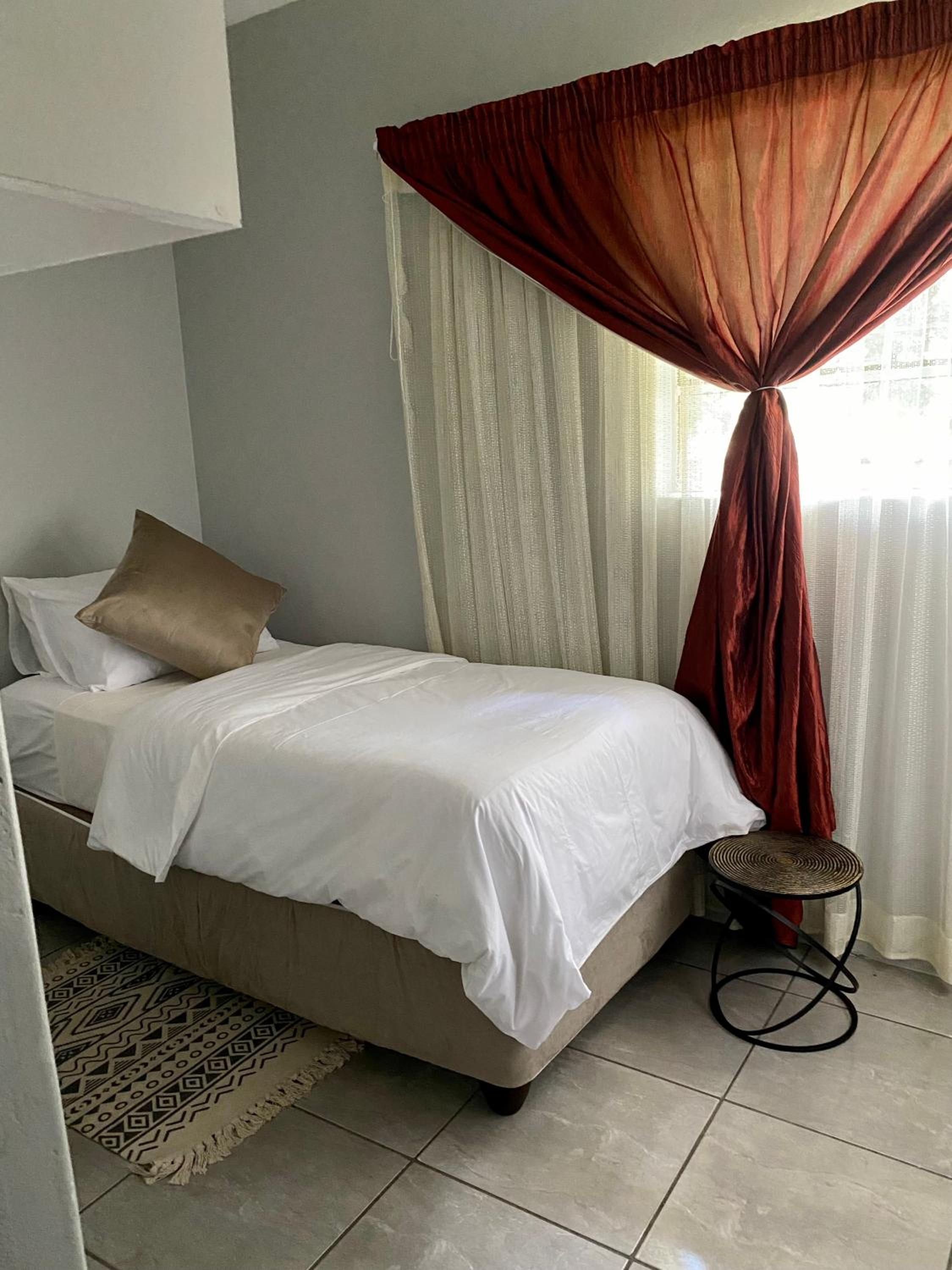 Budget Single Room photo 2