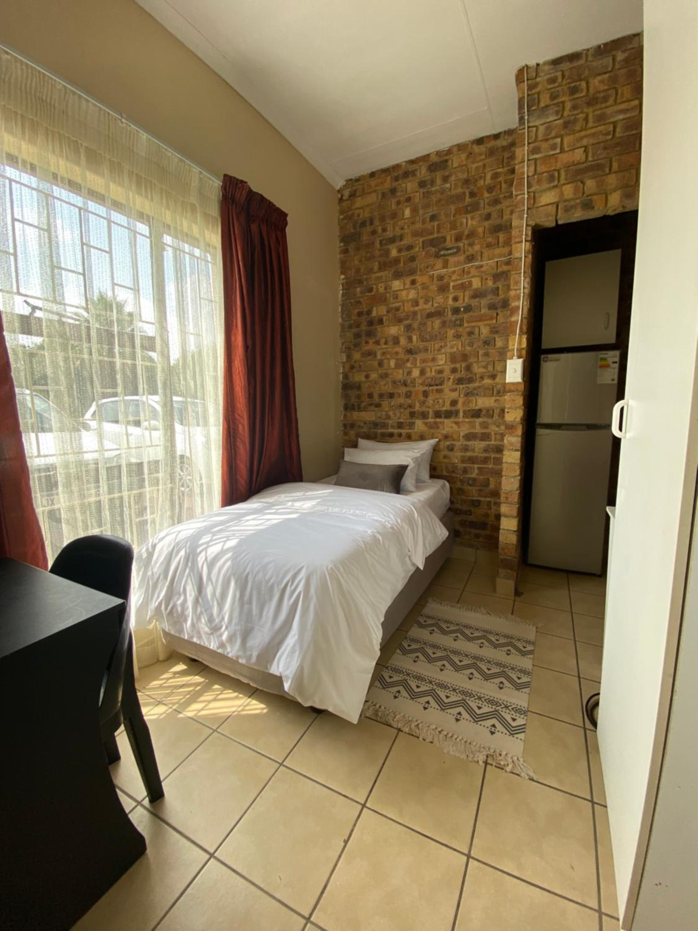 Budget Single Room photo 3