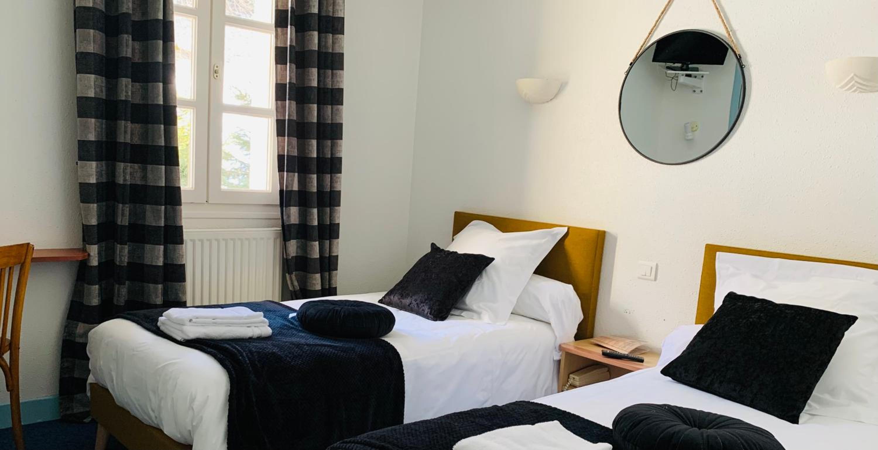 Twin Room with Garden View - Photo 2