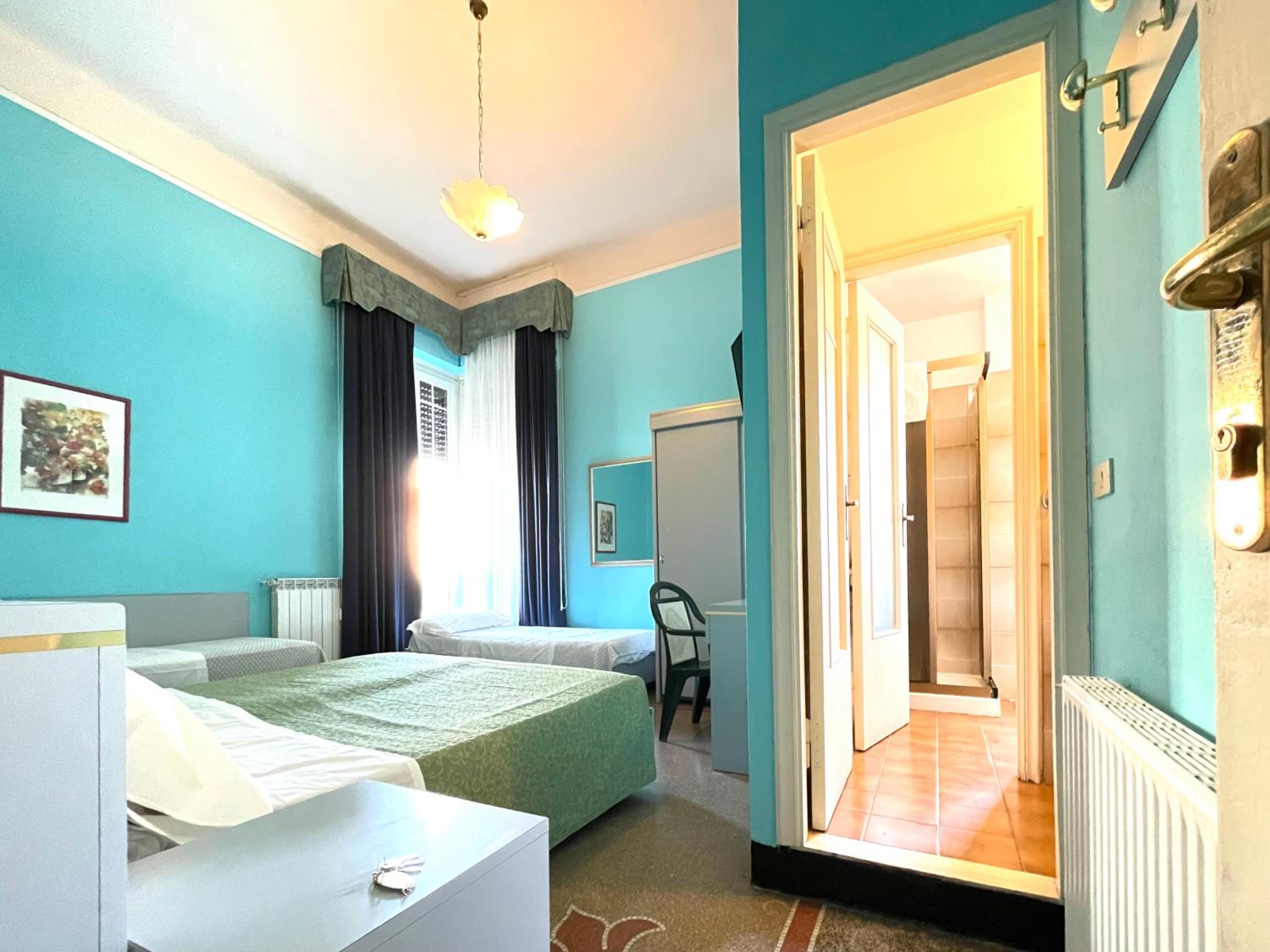 Quadruple Room With Private Bathroom photo 2