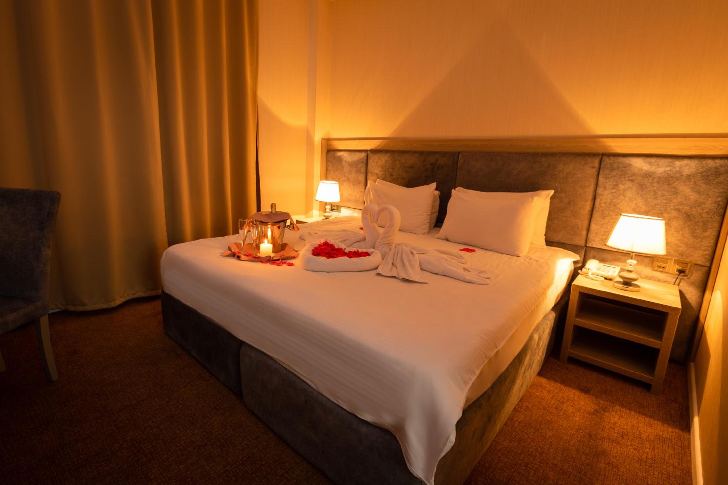 Standard Double or Twin Room - Photo 7