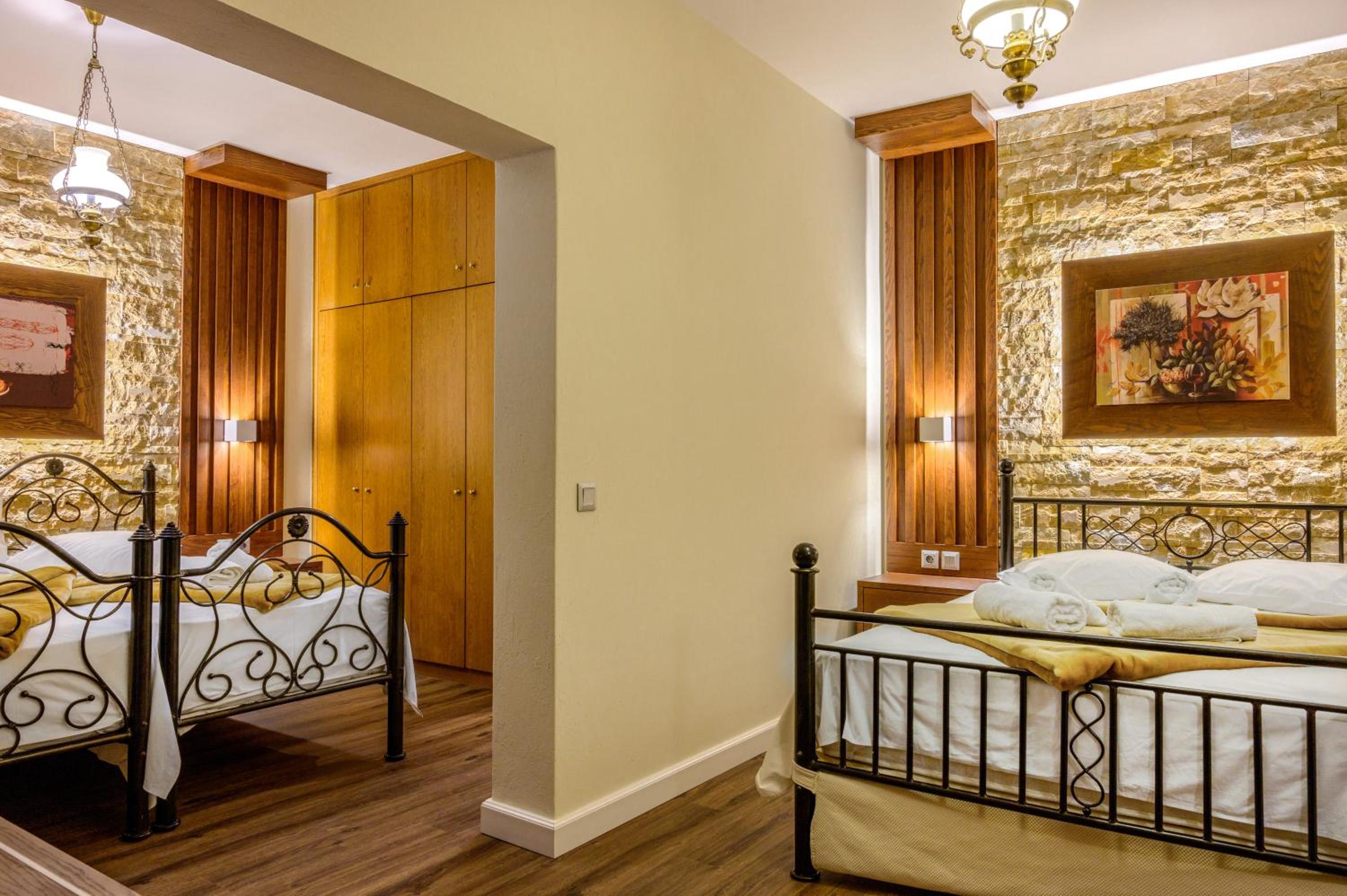Triple Room - Photo 11