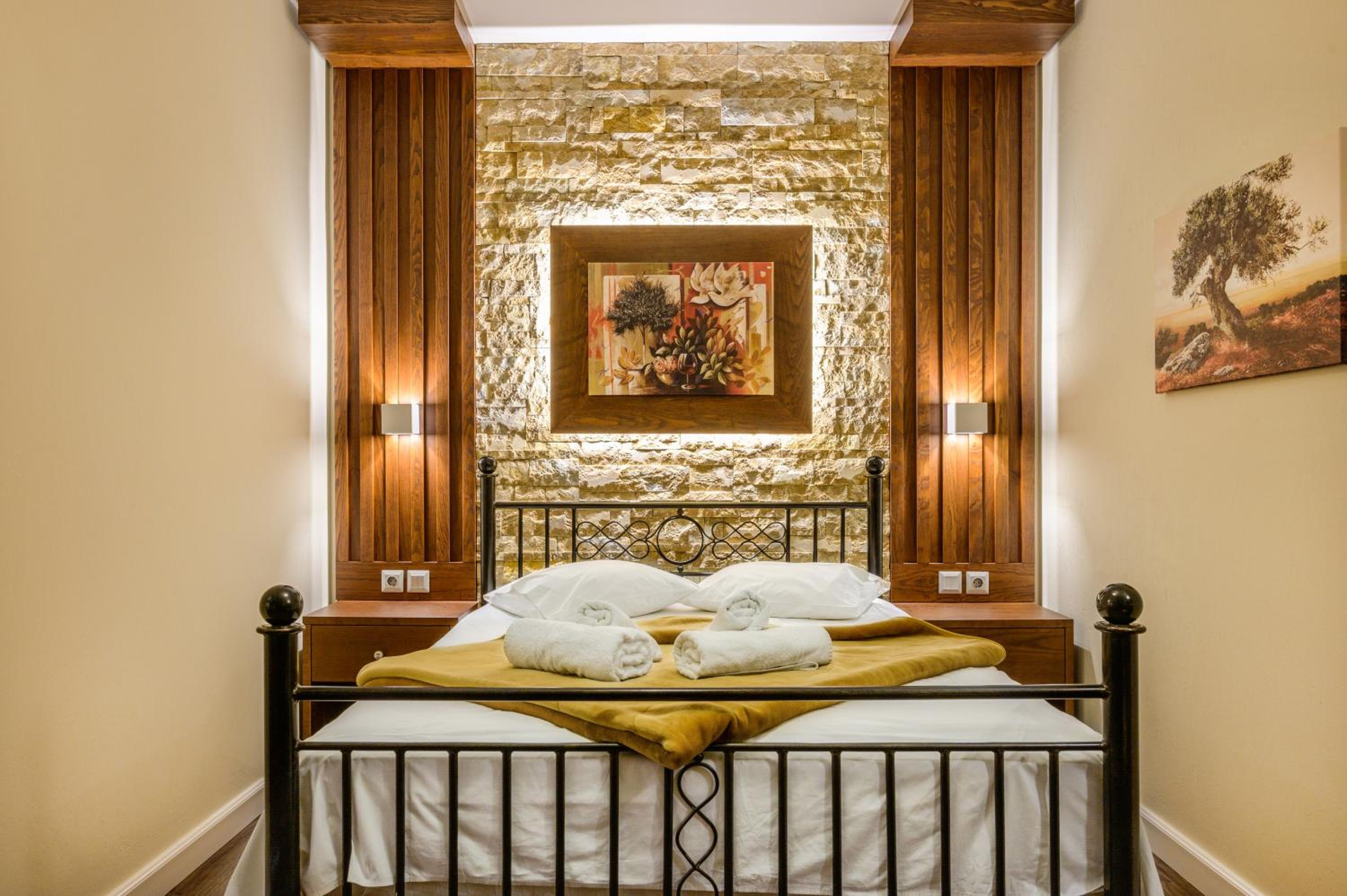 Double or Twin Room - Photo 9