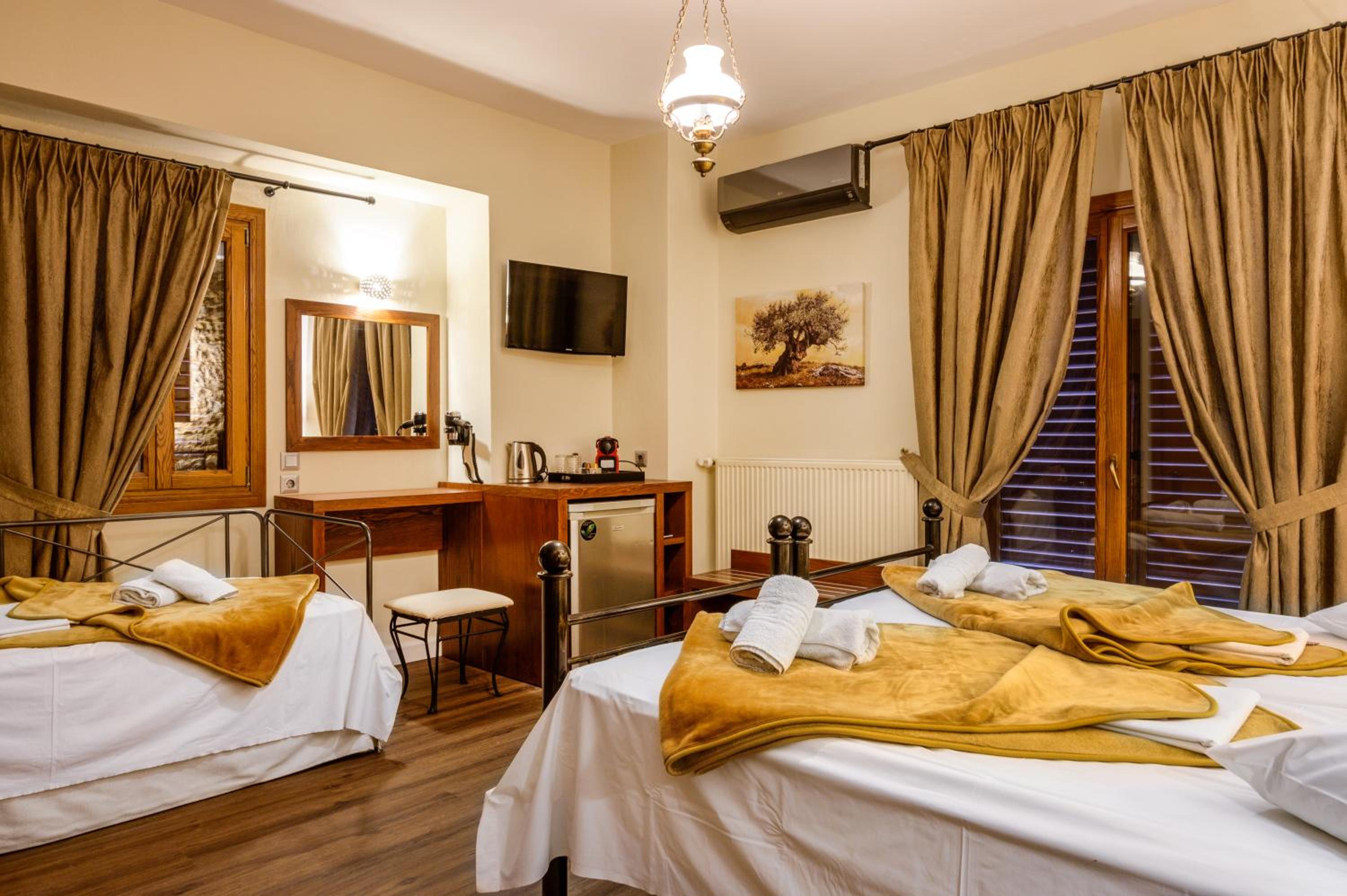 Double or Twin Room - Photo 5