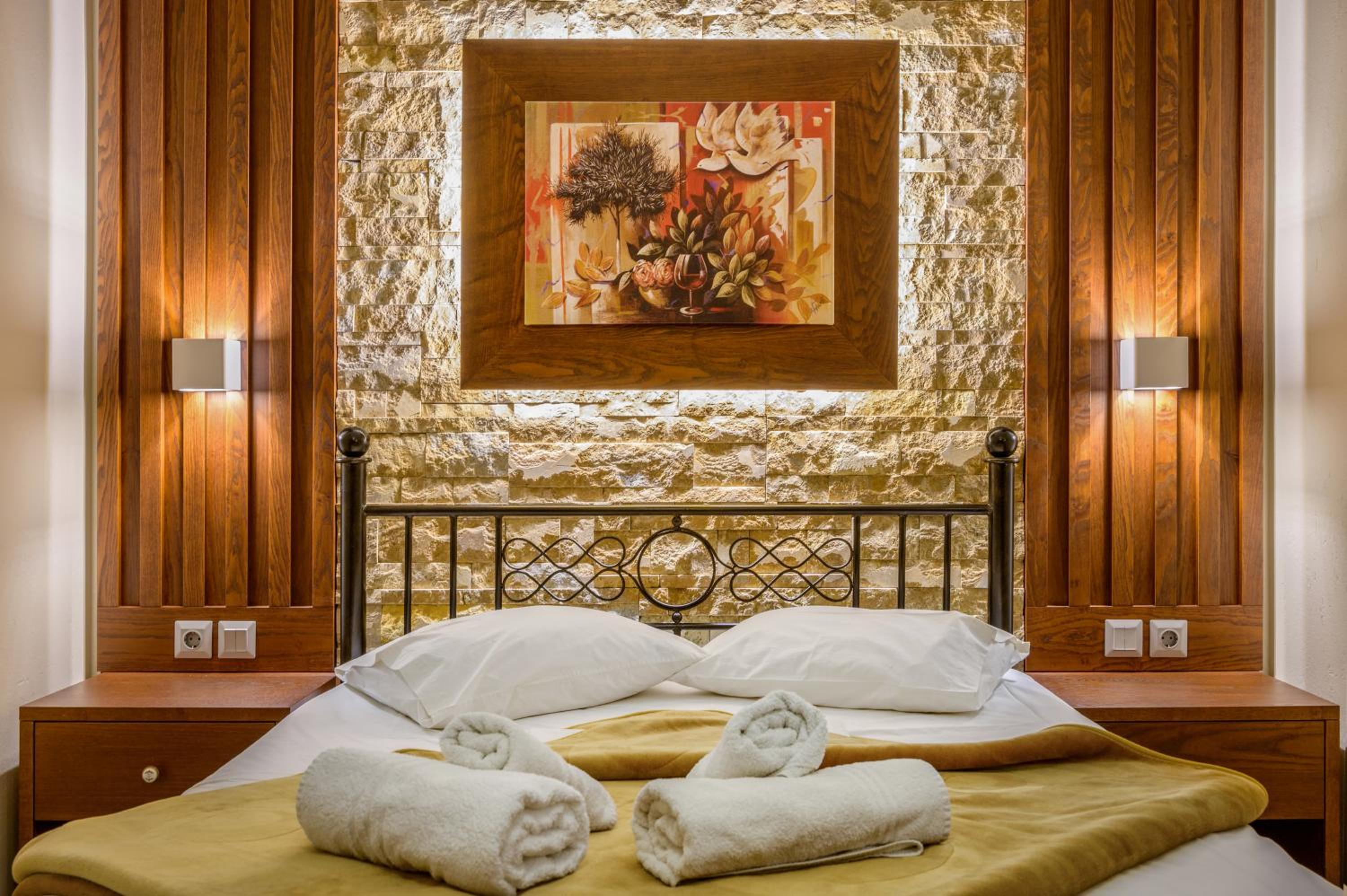 Double or Twin Room - Photo 8