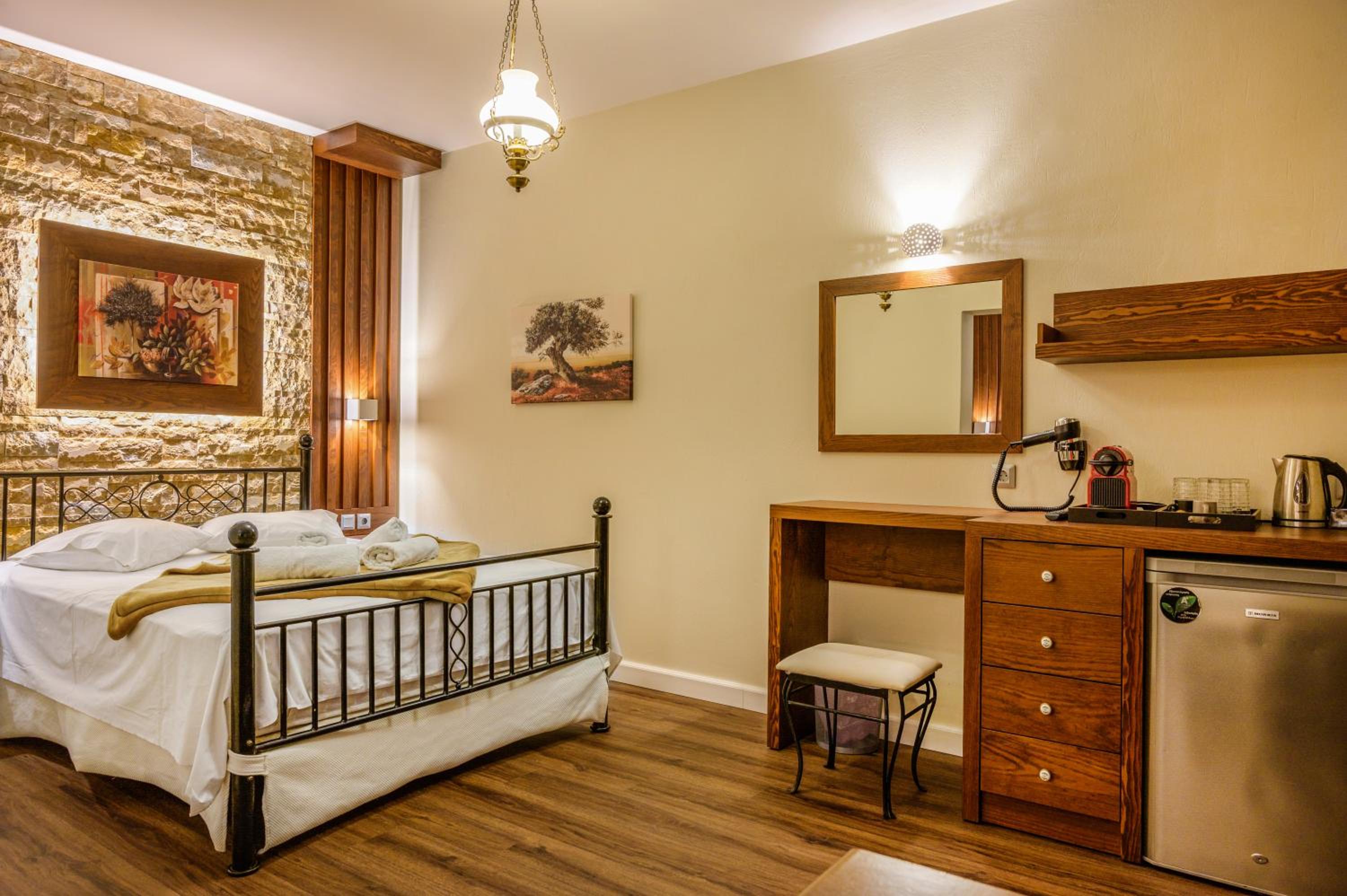 Double or Twin Room - Photo 3