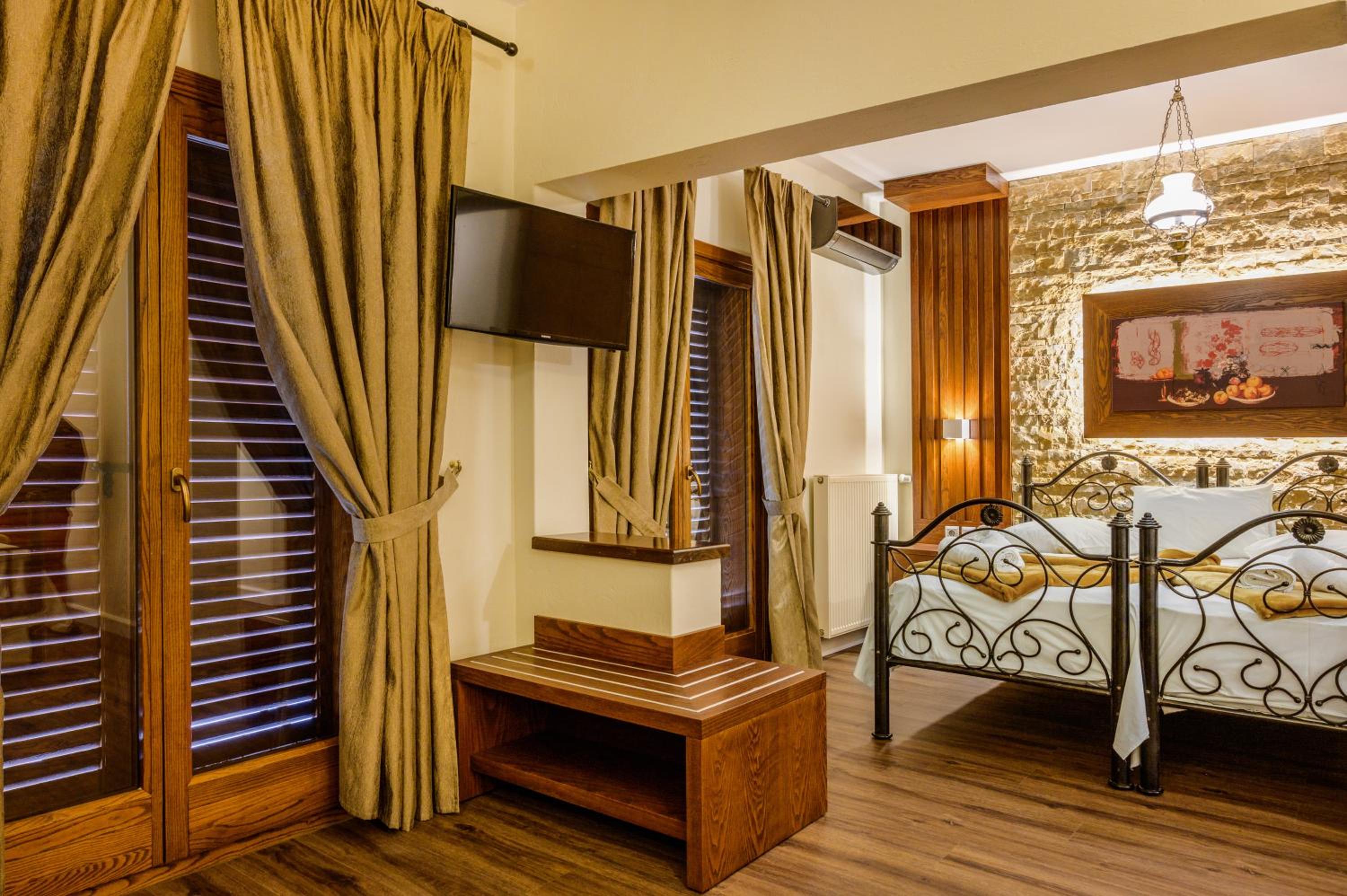 Double or Twin Room - Photo 4