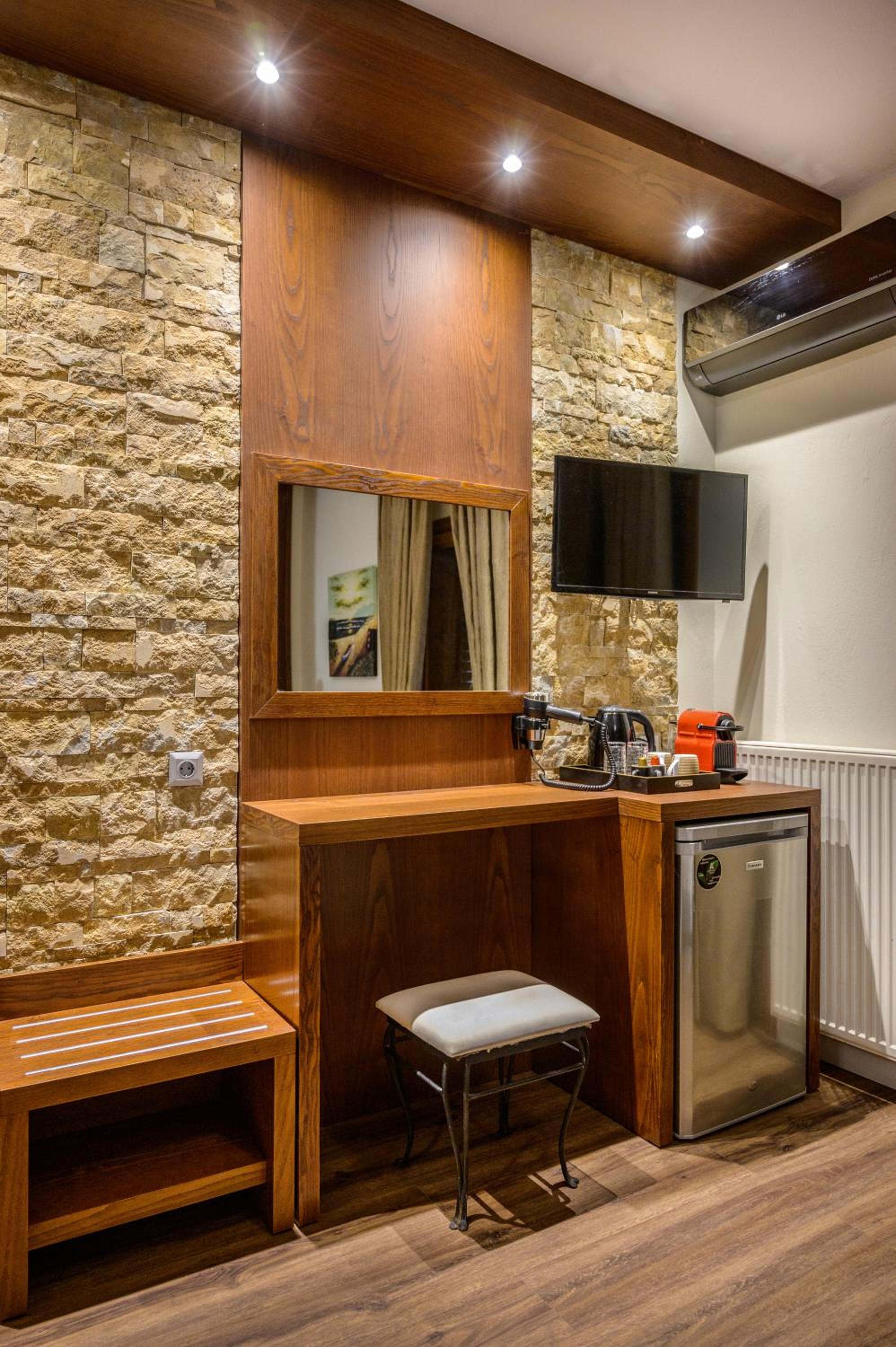 Double or Twin Room - Photo 7