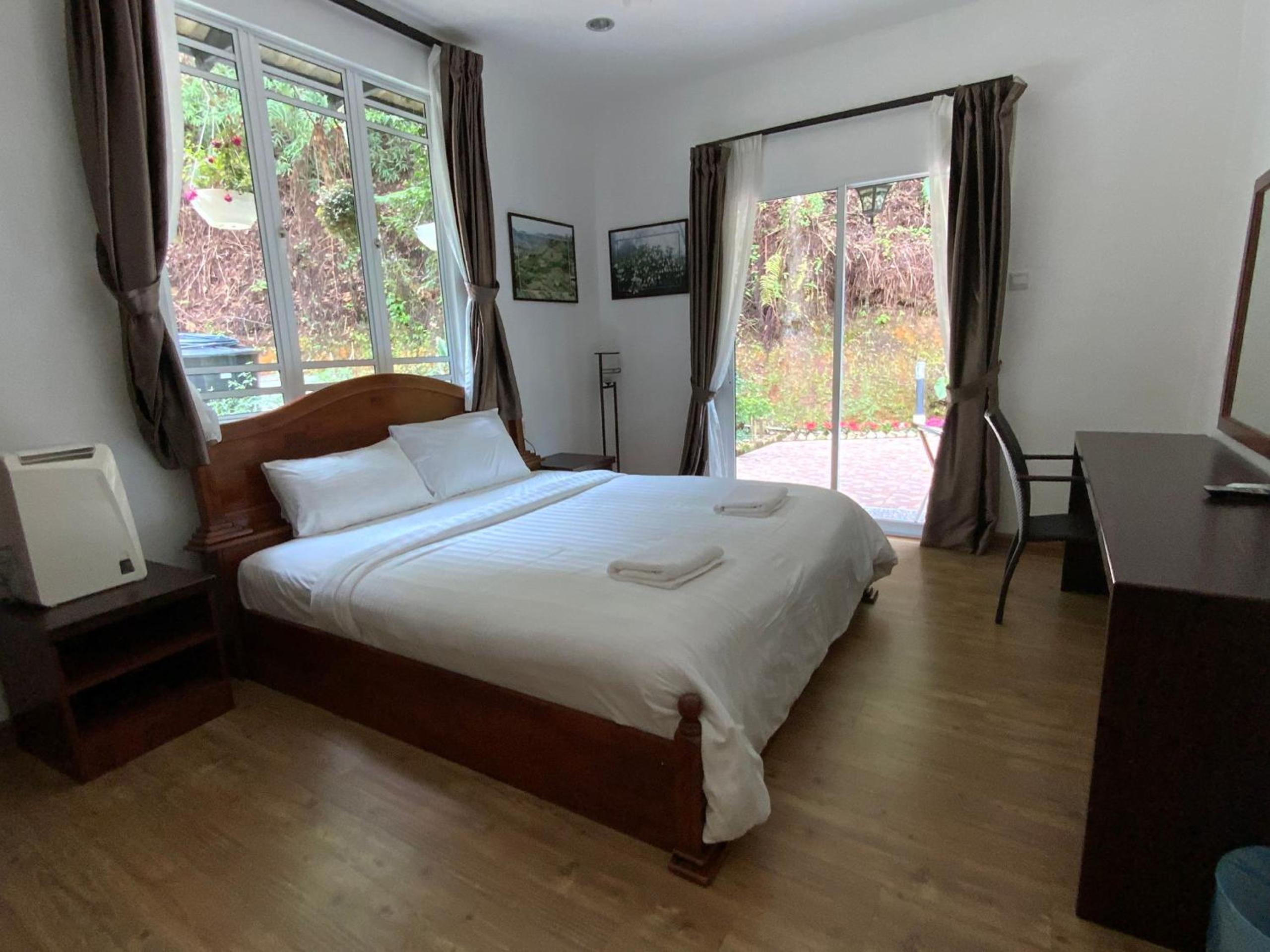 Deluxe King Room photo 1