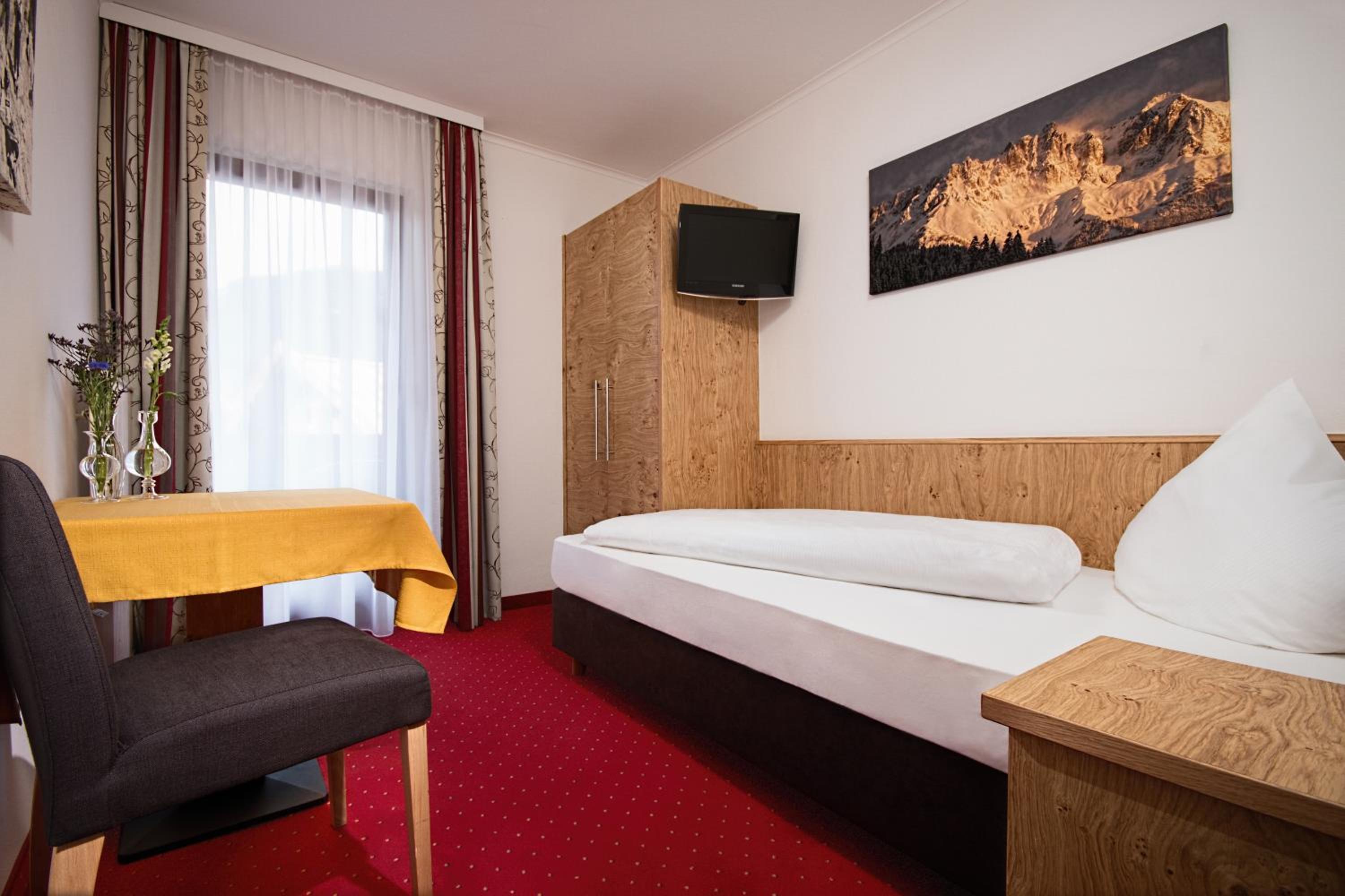 Single Room with Balcony photo 1