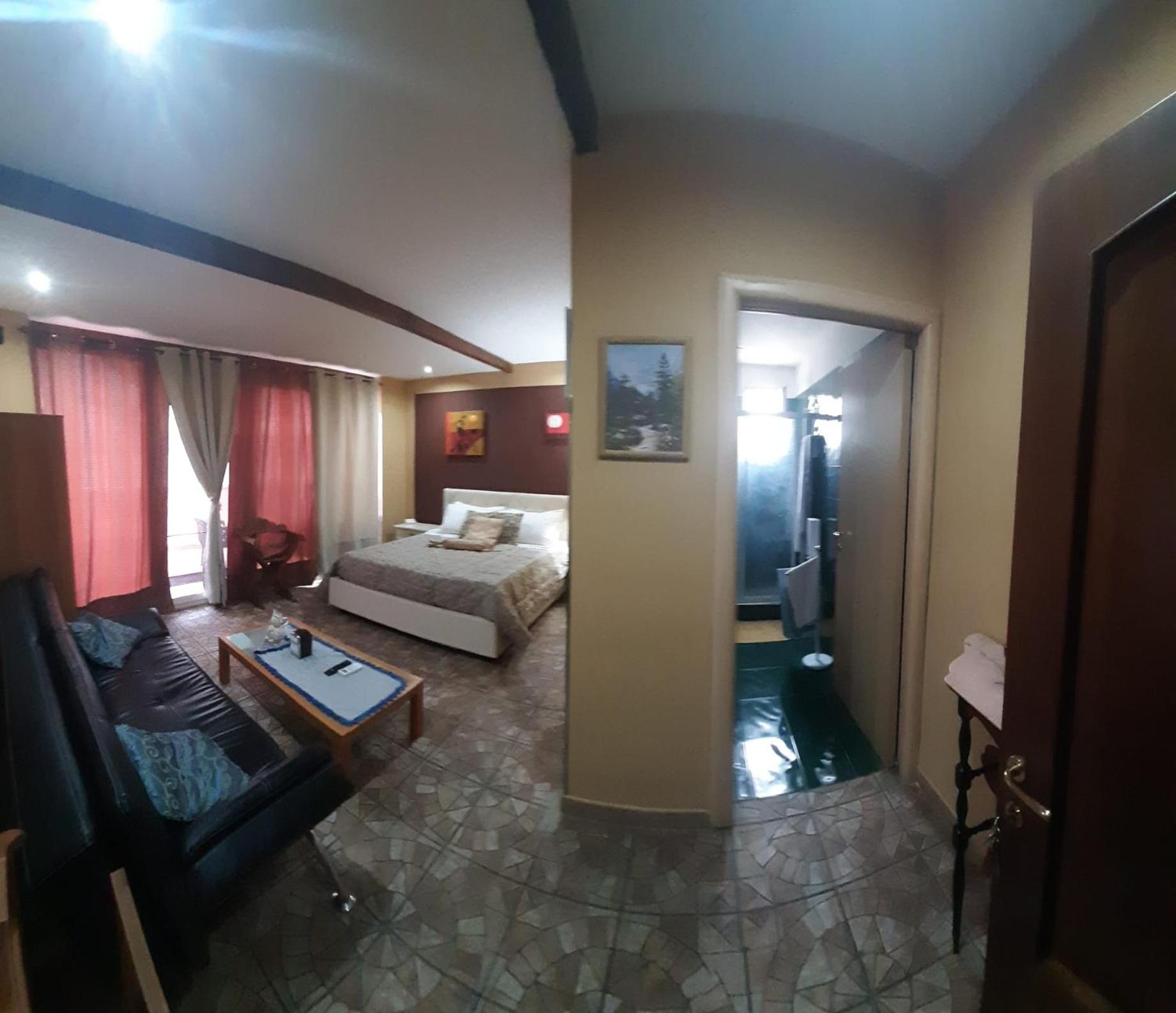 Deluxe Room (2 Adults + 1 Child) photo 1
