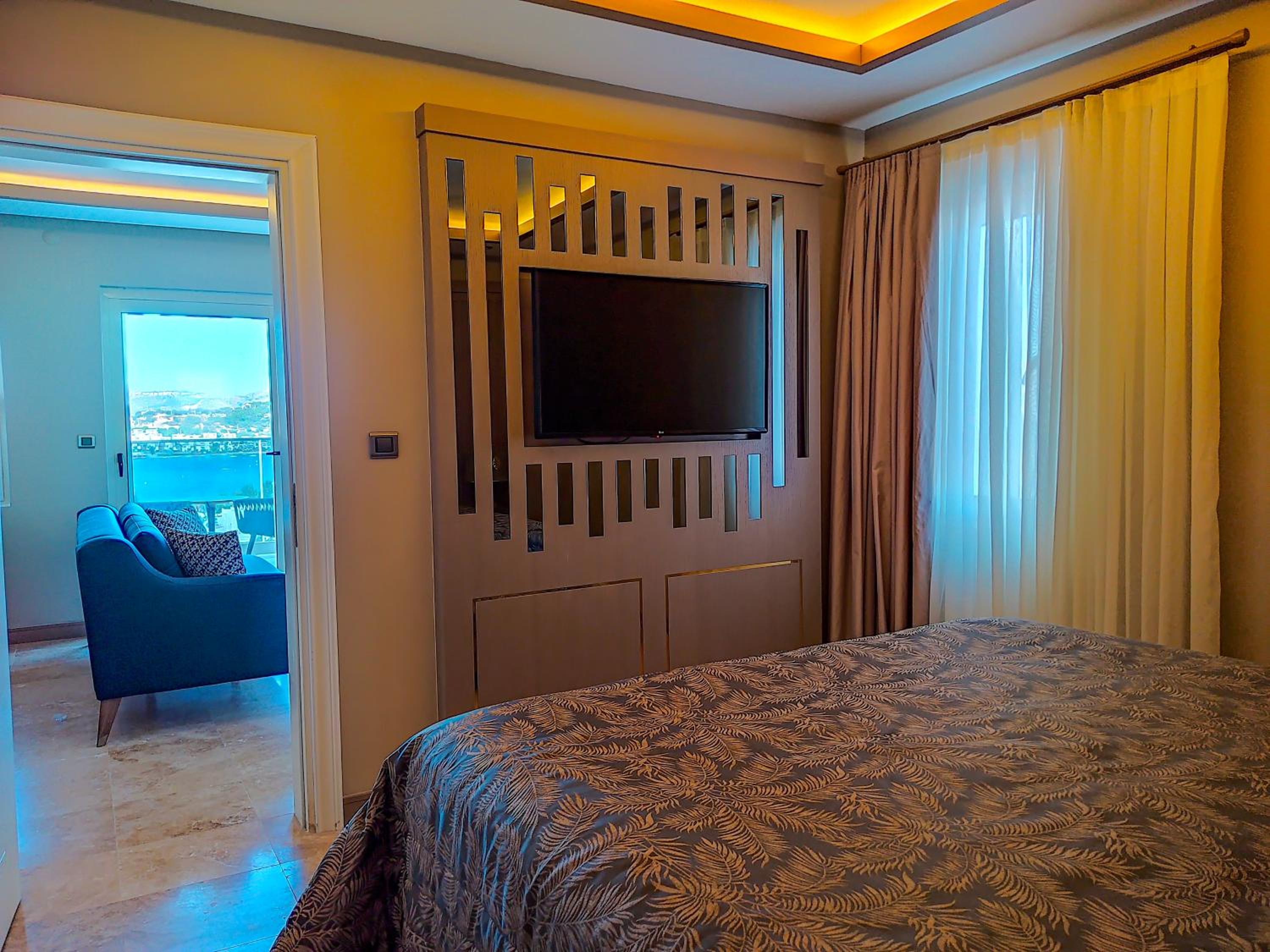 Deluxe Room - Photo 3