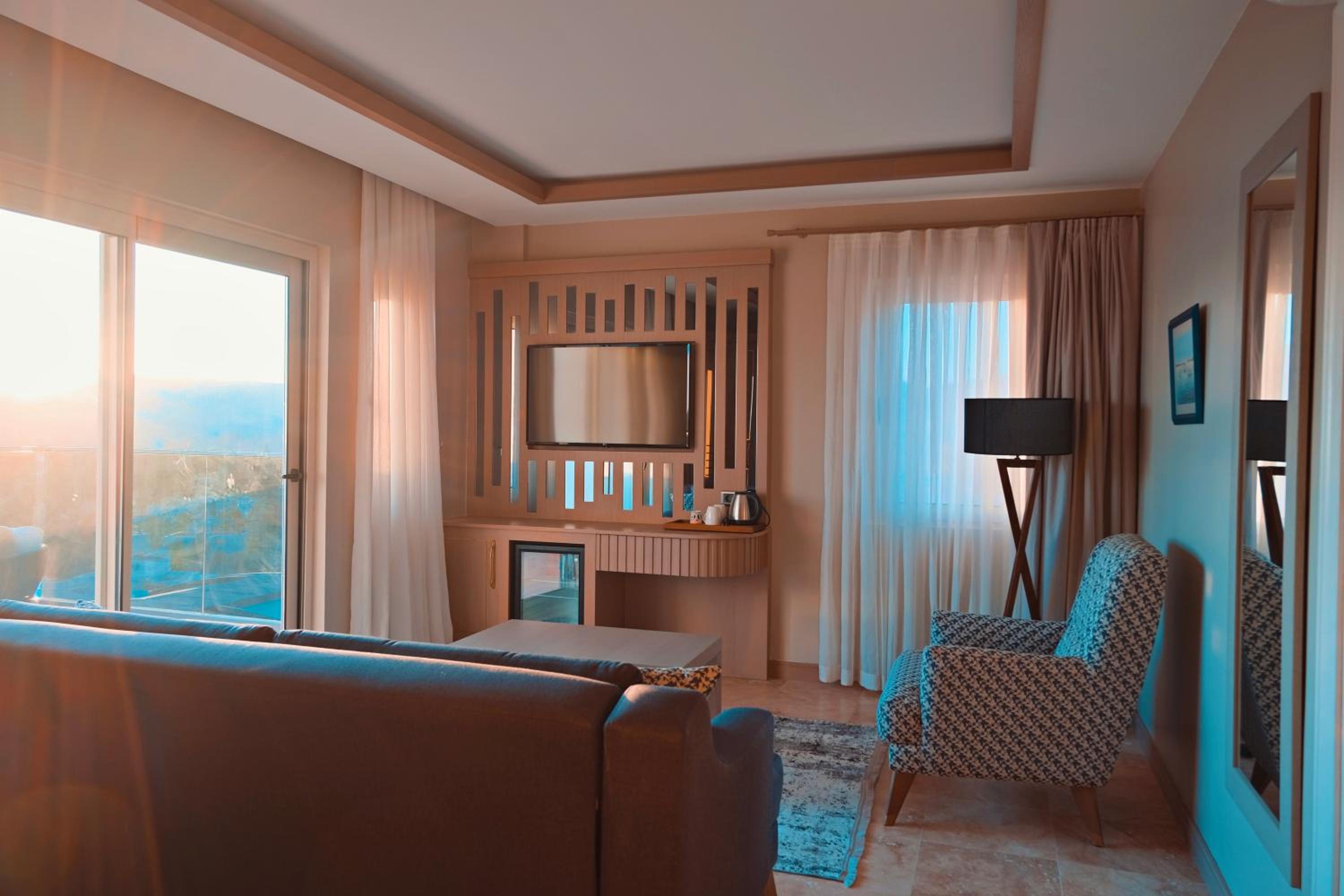 Suite - Photo 2