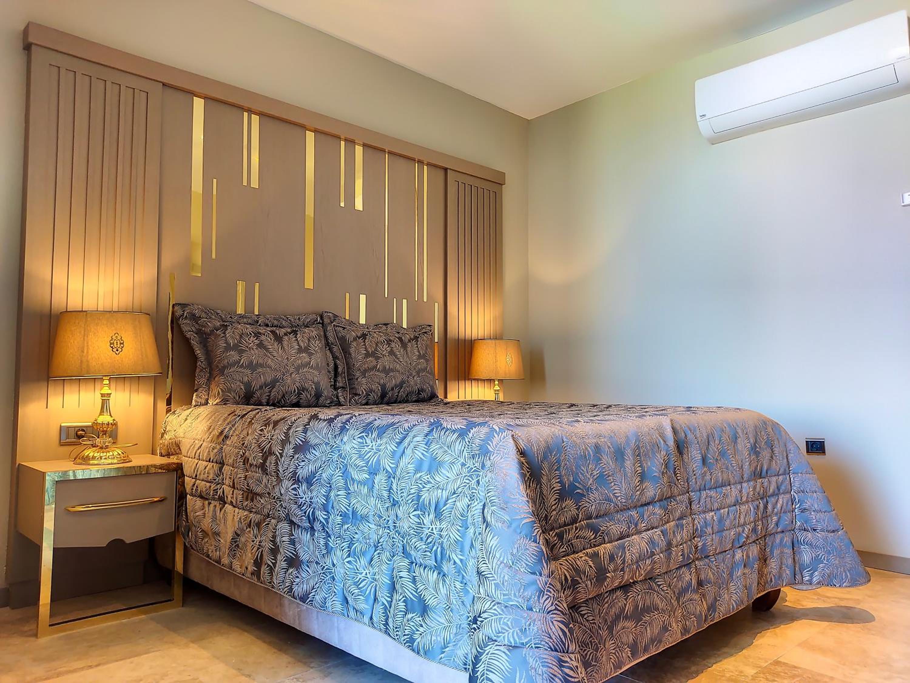 Suite - Photo 1
