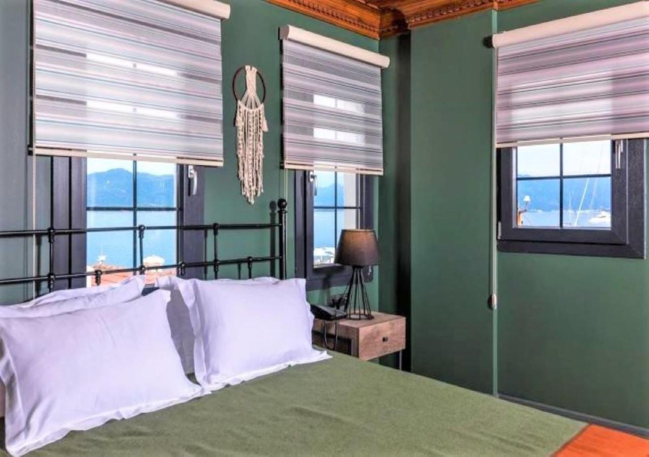 Deluxe Double Room with Balcony and Sea View photo 3