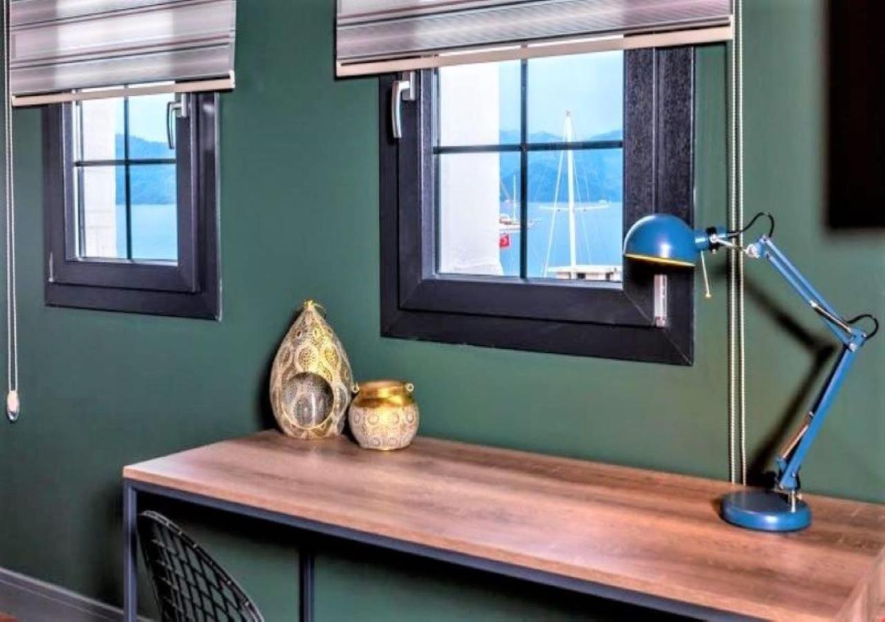 Deluxe Double Room with Balcony and Sea View photo 2