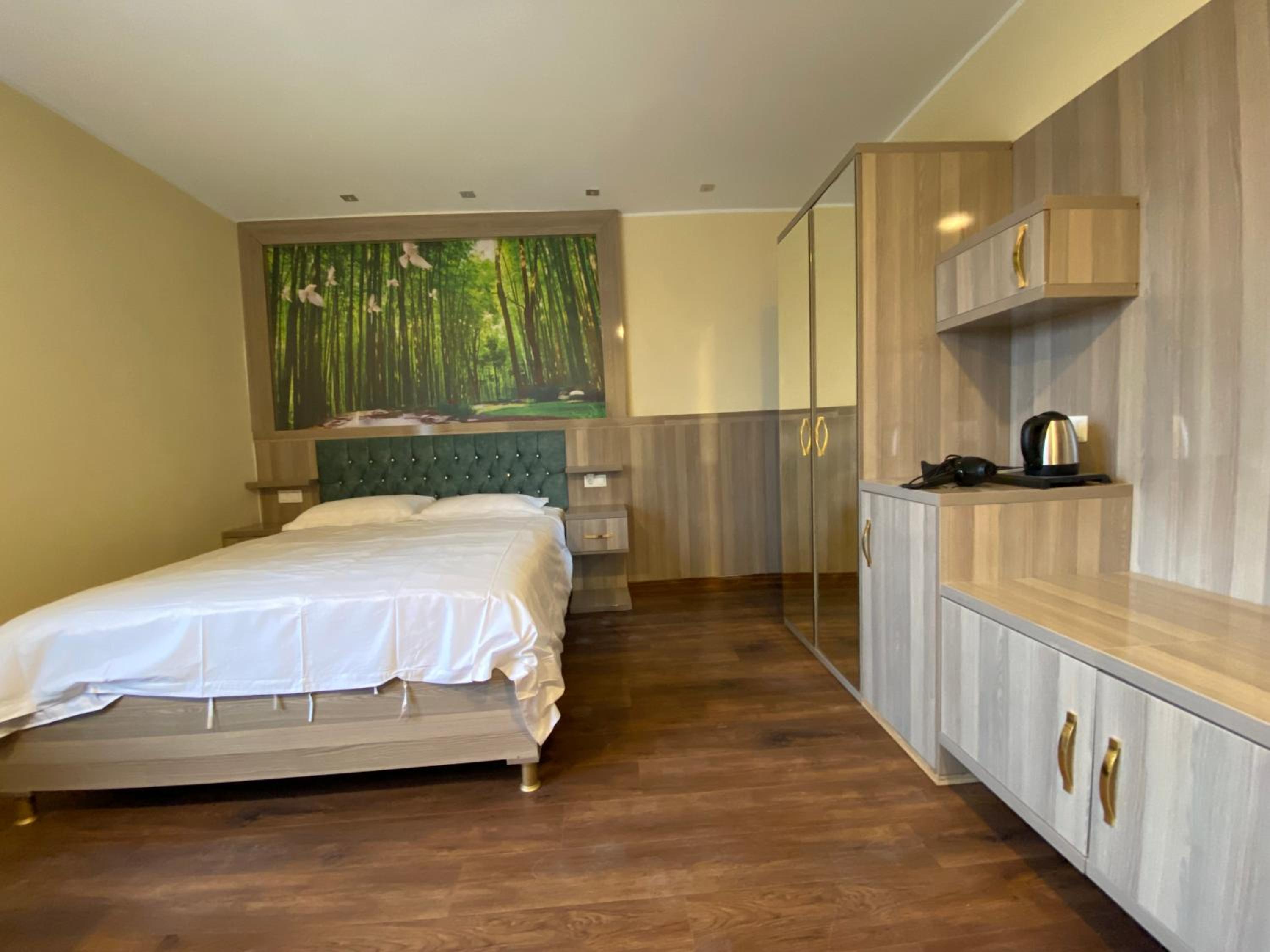Single Room with Bathroom photo 2