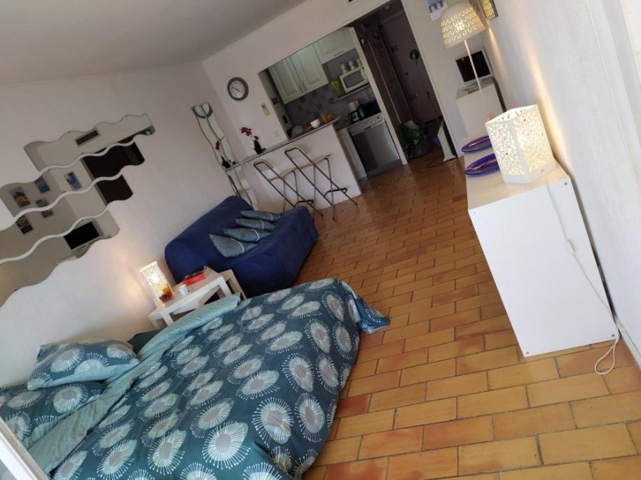 Studio Apartment - Photo 2