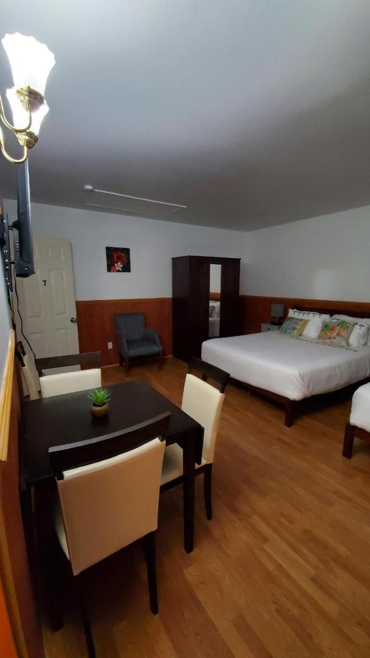 Standard Queen Room - Photo 7