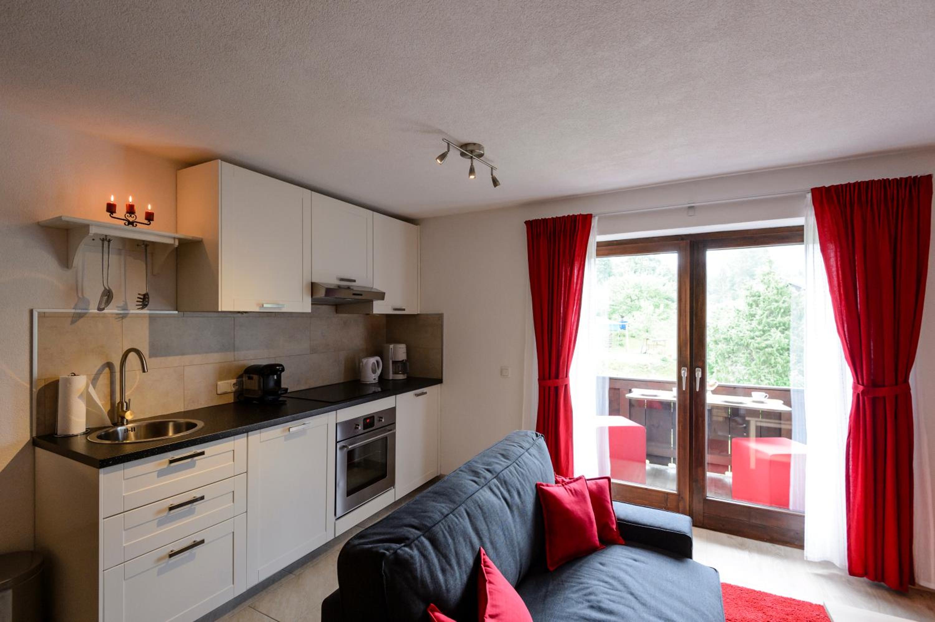Apartment with Balcony photo 3