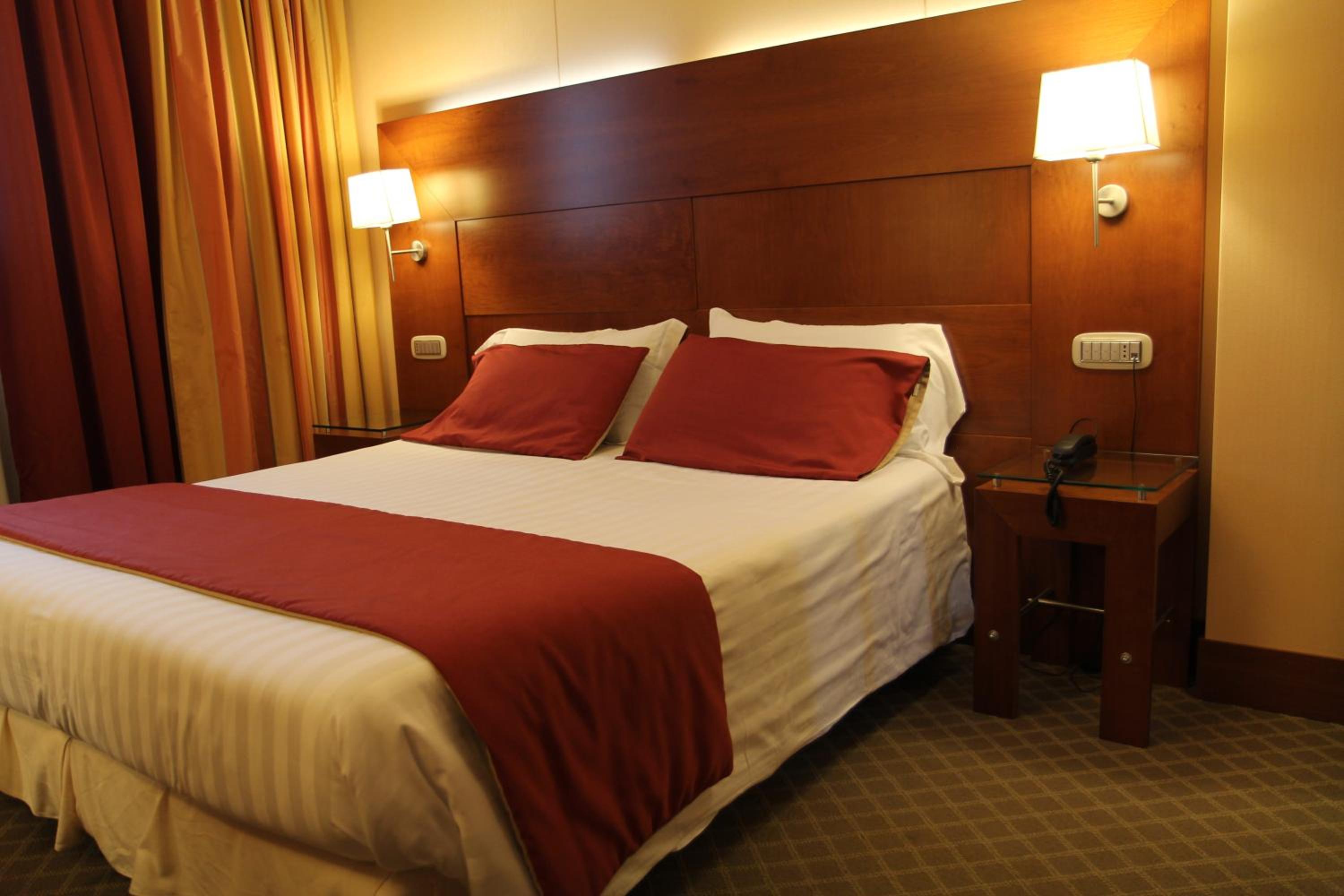 Classic Double or Twin Room - Photo 7