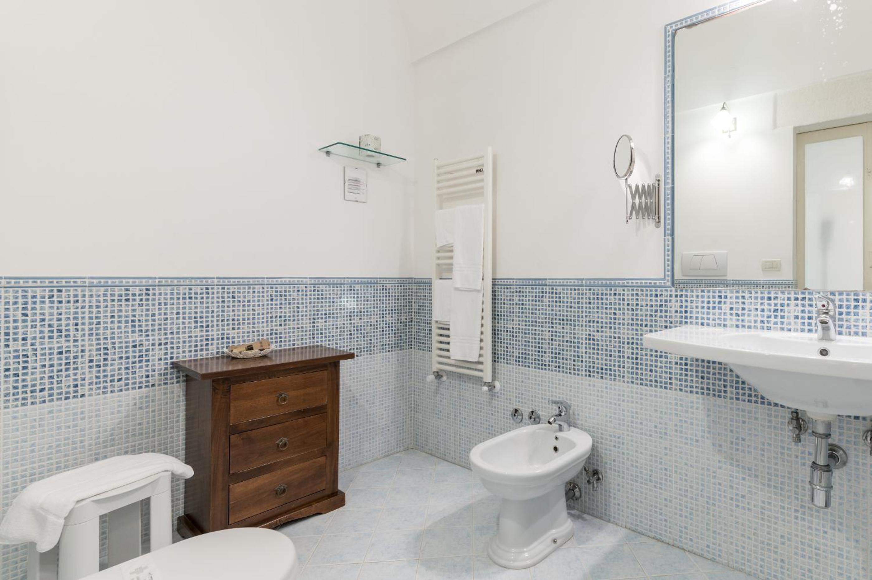 Classic Double Room - Photo 19