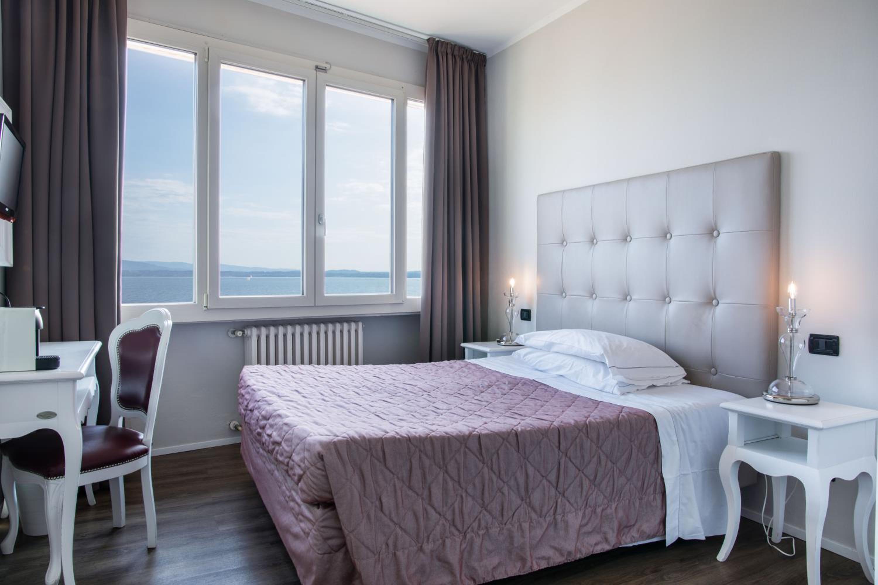 Single Room with Lake View photo 2