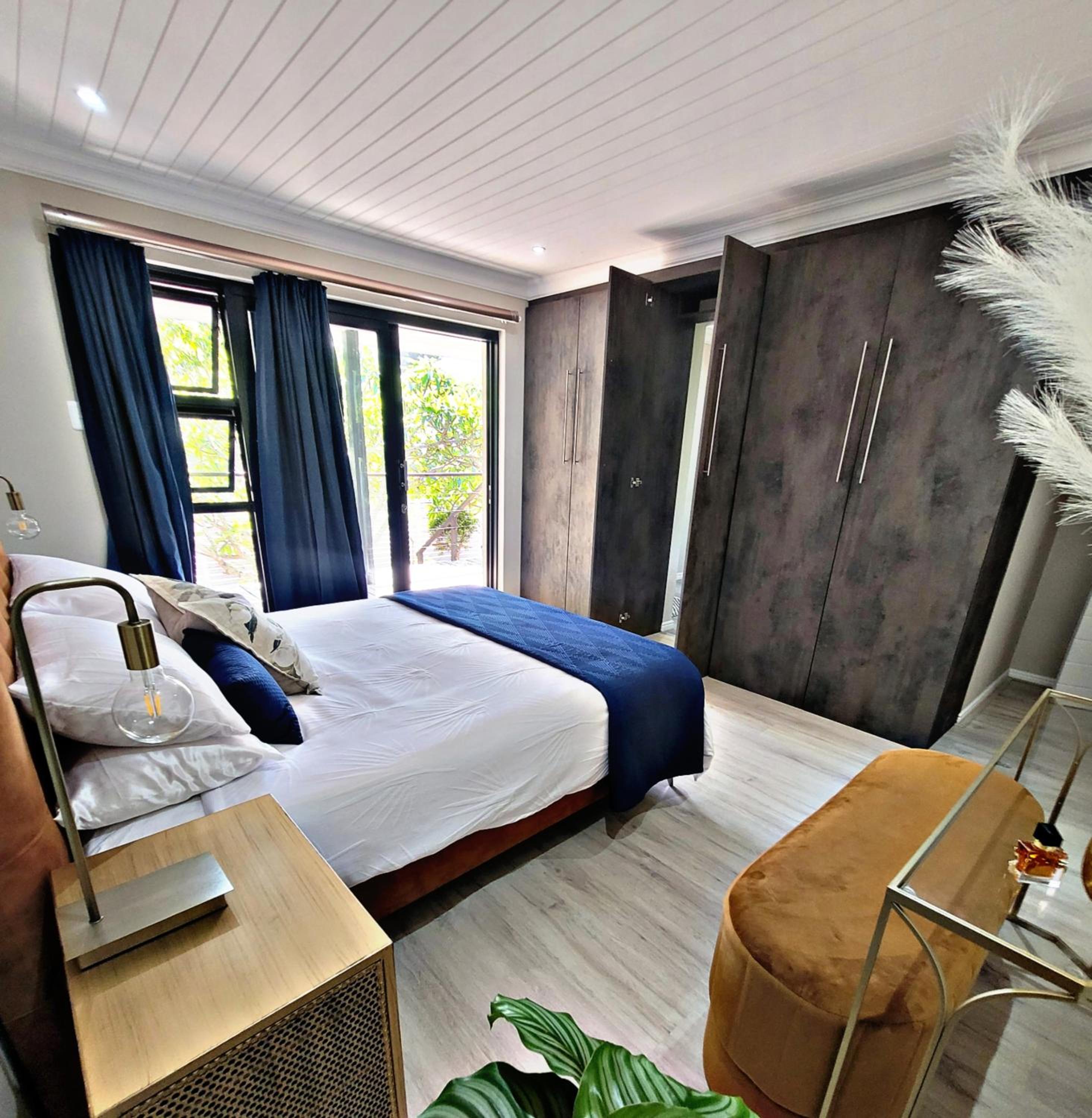 Four-Bedroom House - Photo 1