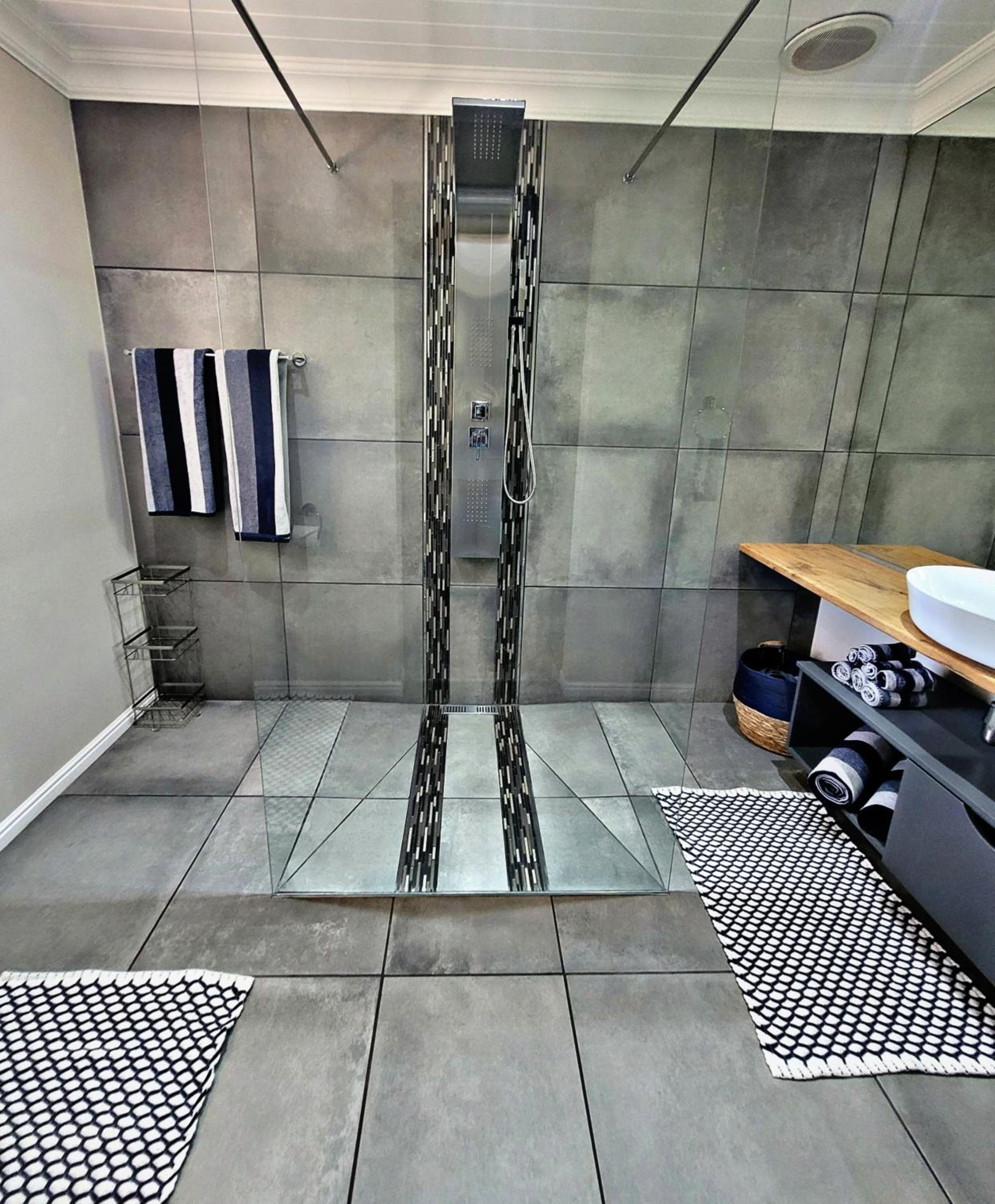 Four-Bedroom House - Photo 21