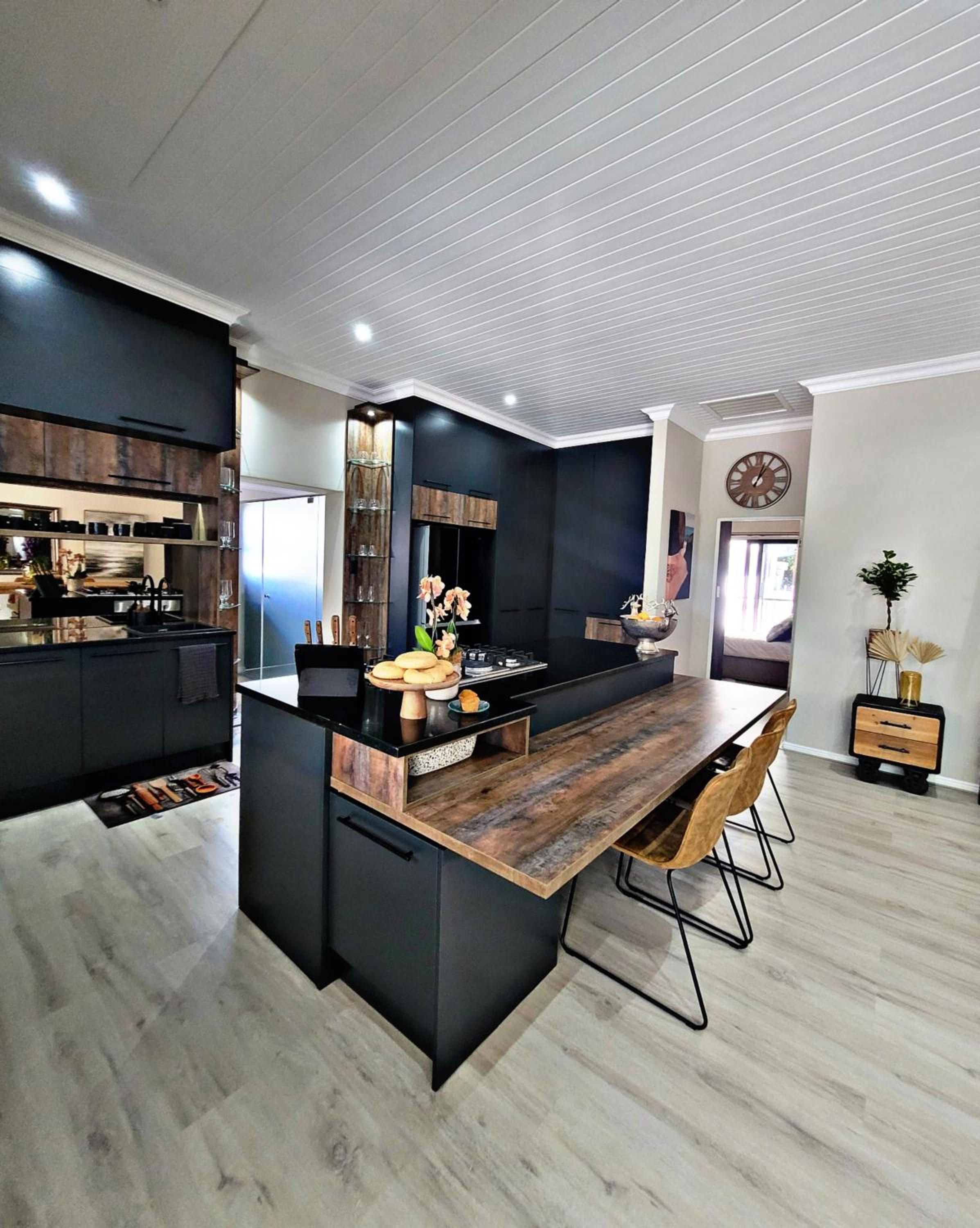 Four-Bedroom House - Photo 19