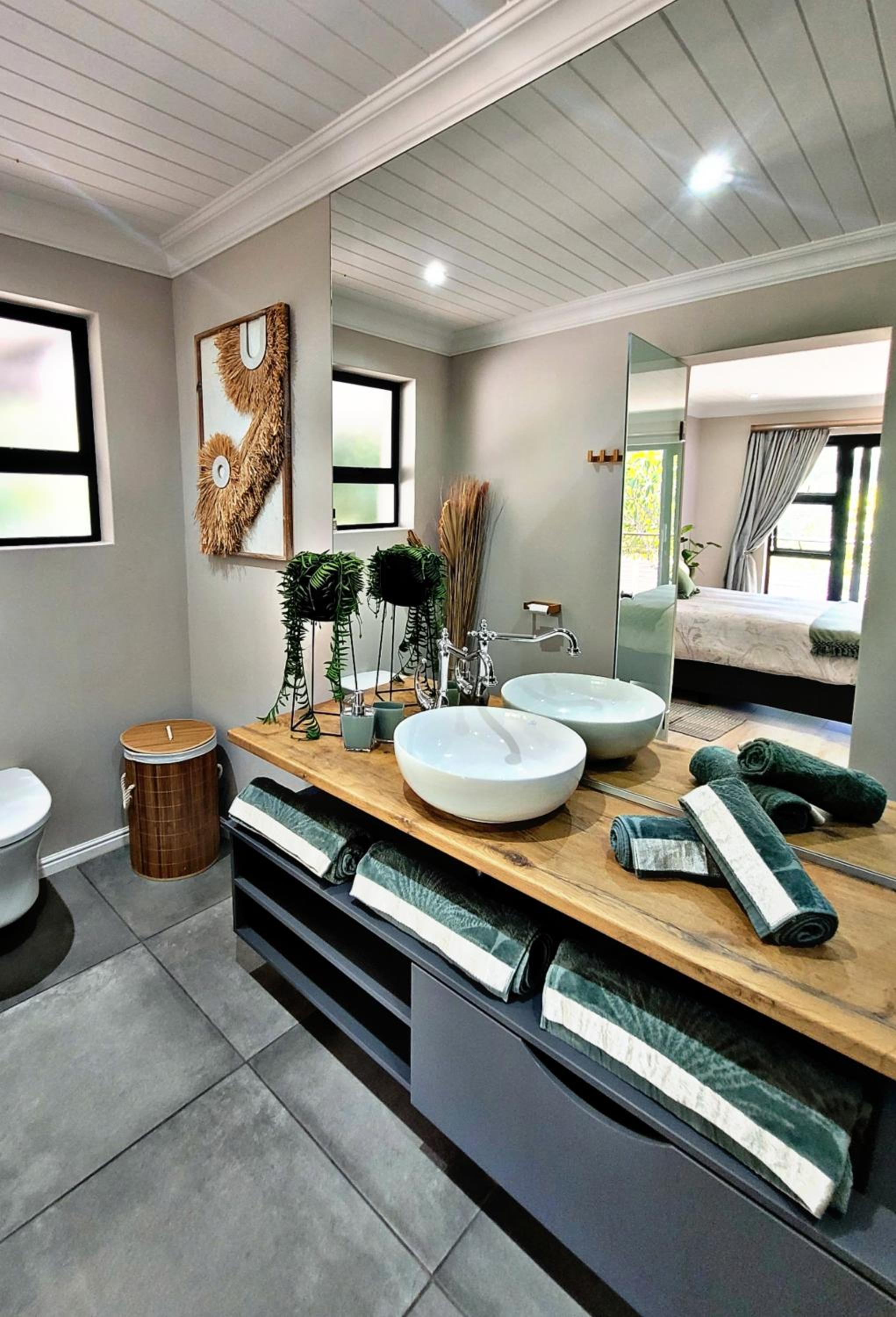 Four-Bedroom House - Photo 33